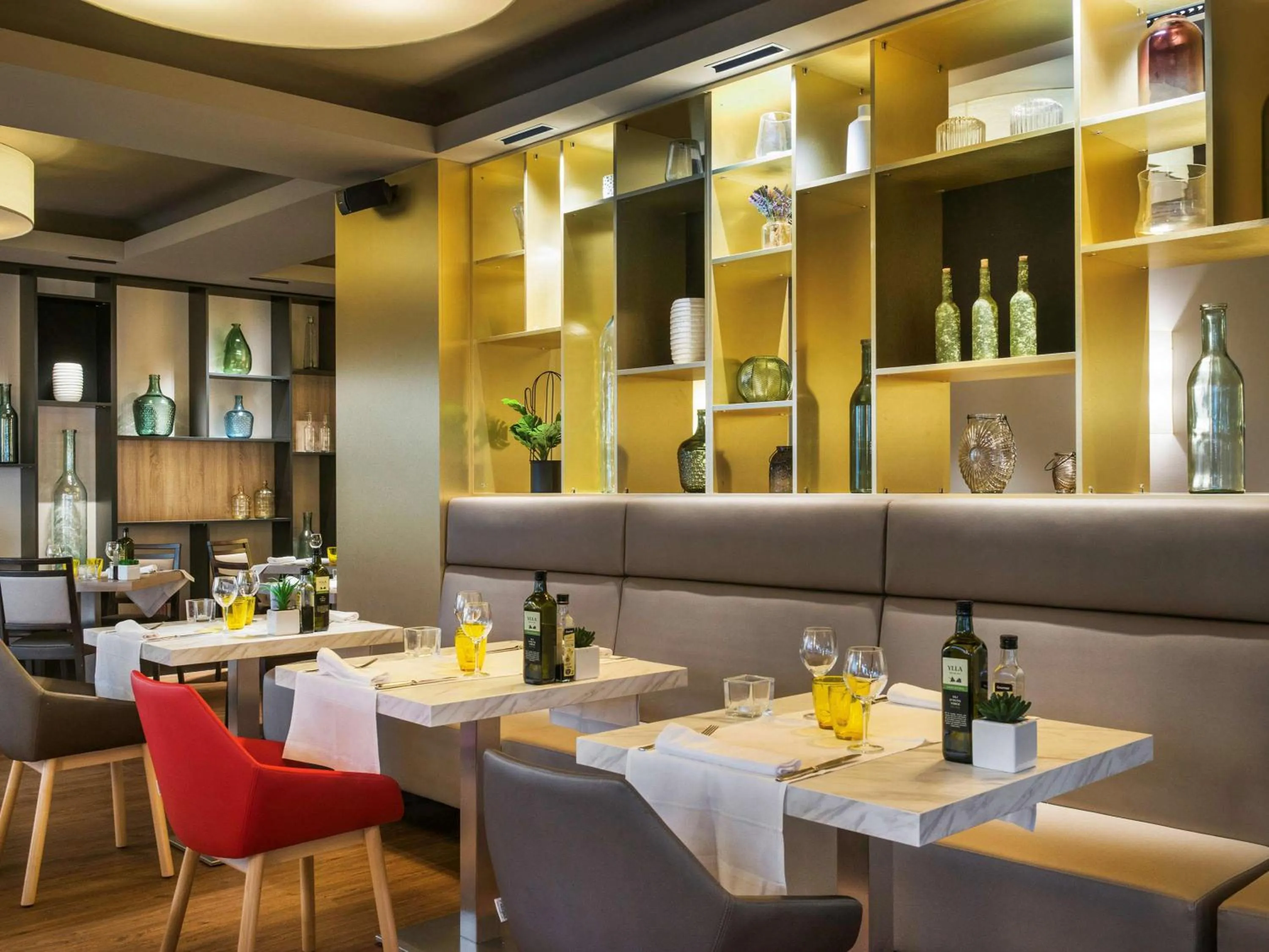 Restaurant/places to eat in Ibis Styles Figueres Ronda