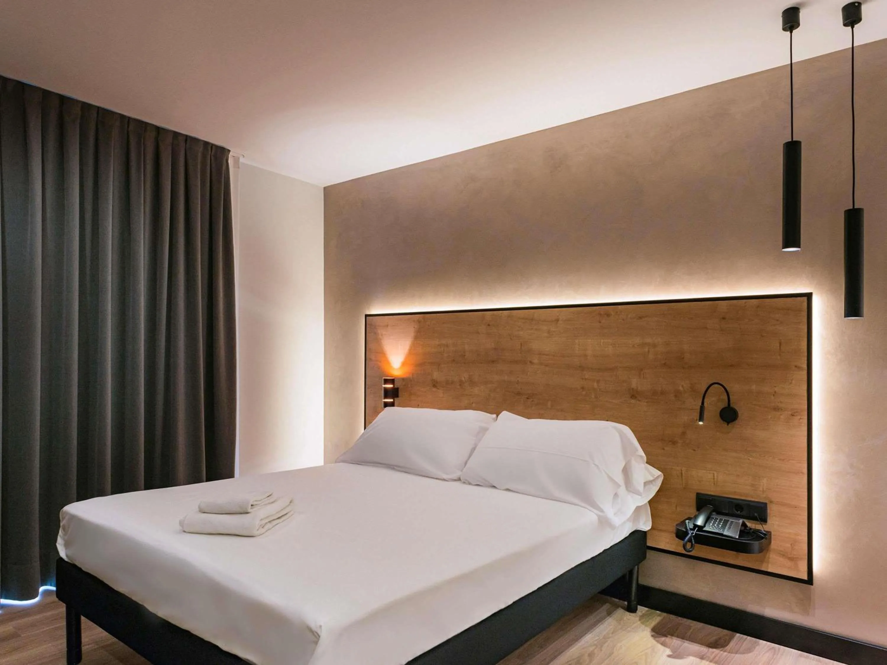 Bedroom, Bed in Ibis Styles Figueres Ronda