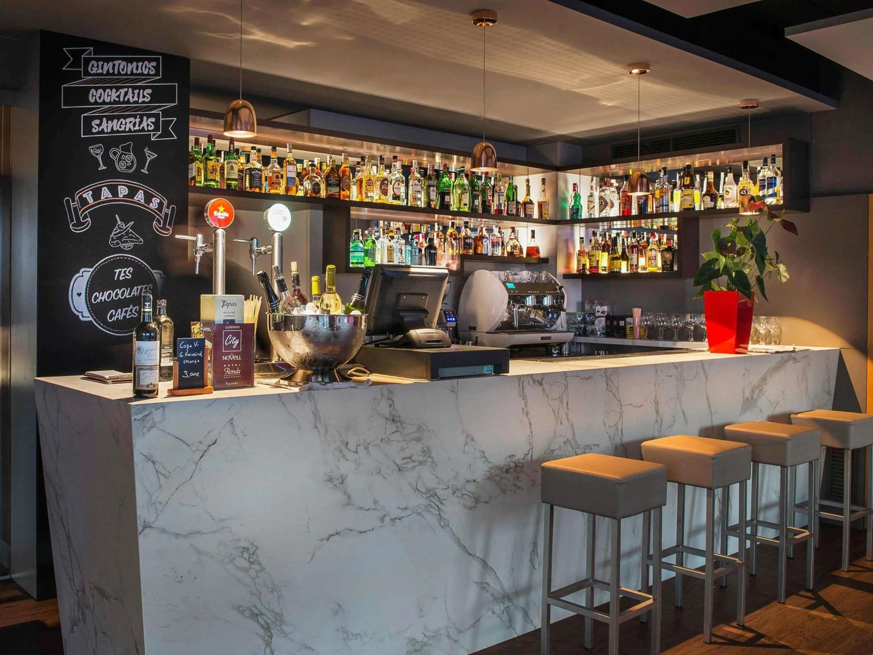 Lounge or bar in Ibis Styles Figueres Ronda