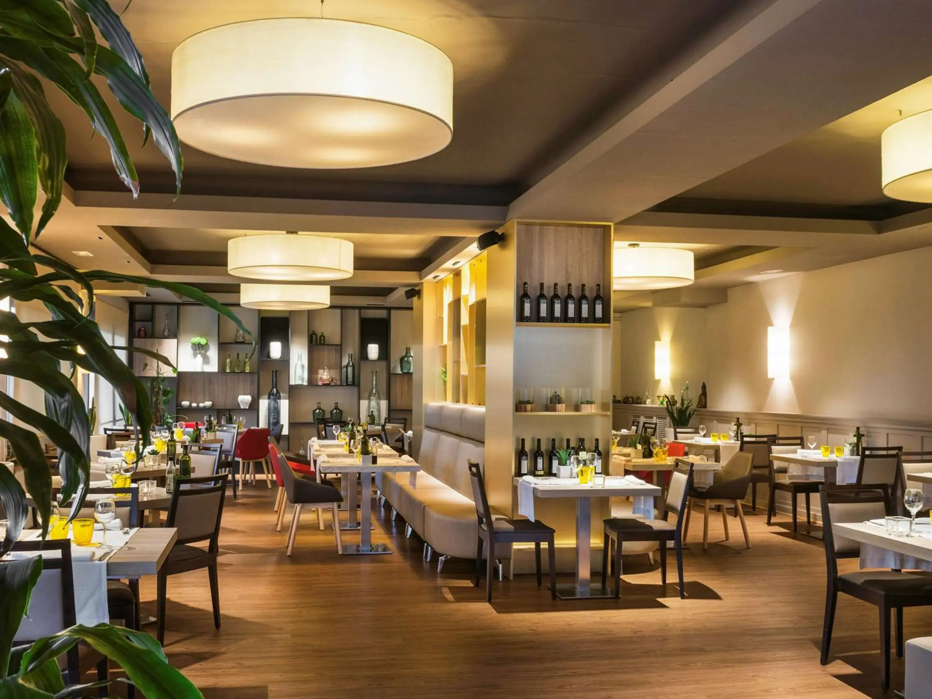 Restaurant/places to eat in Ibis Styles Figueres Ronda Restaurant/places to eat in Ibis Styles Figueres Ronda