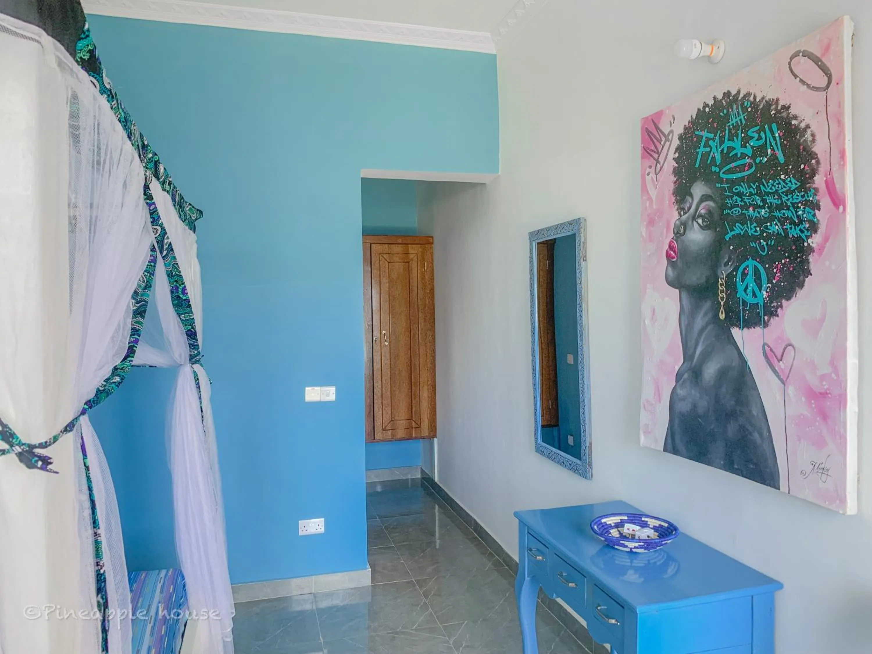 Photo of the whole room, Bed in Pineapple House