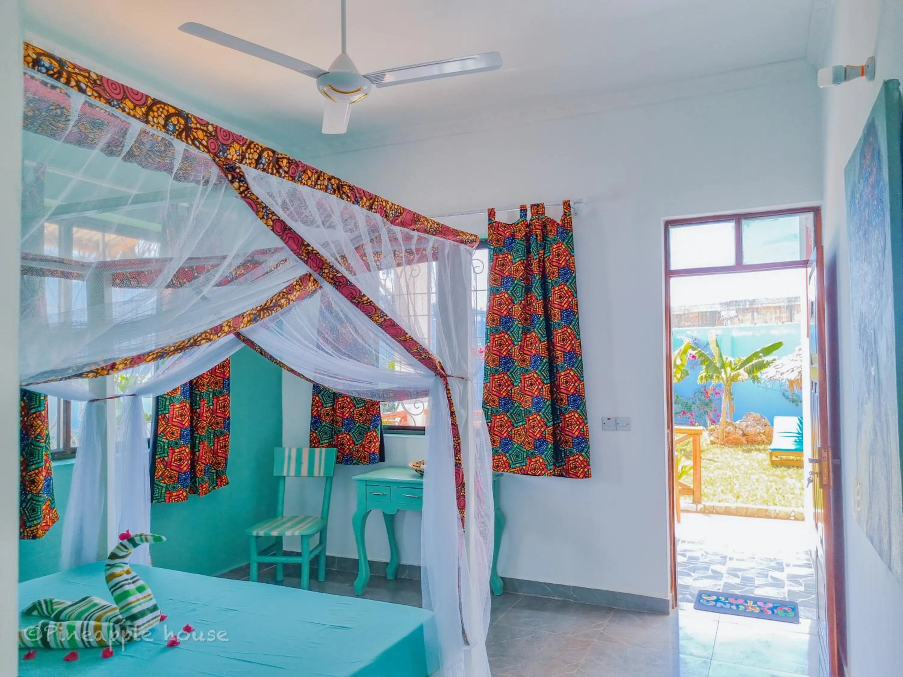 Photo of the whole room, Bed in Pineapple House