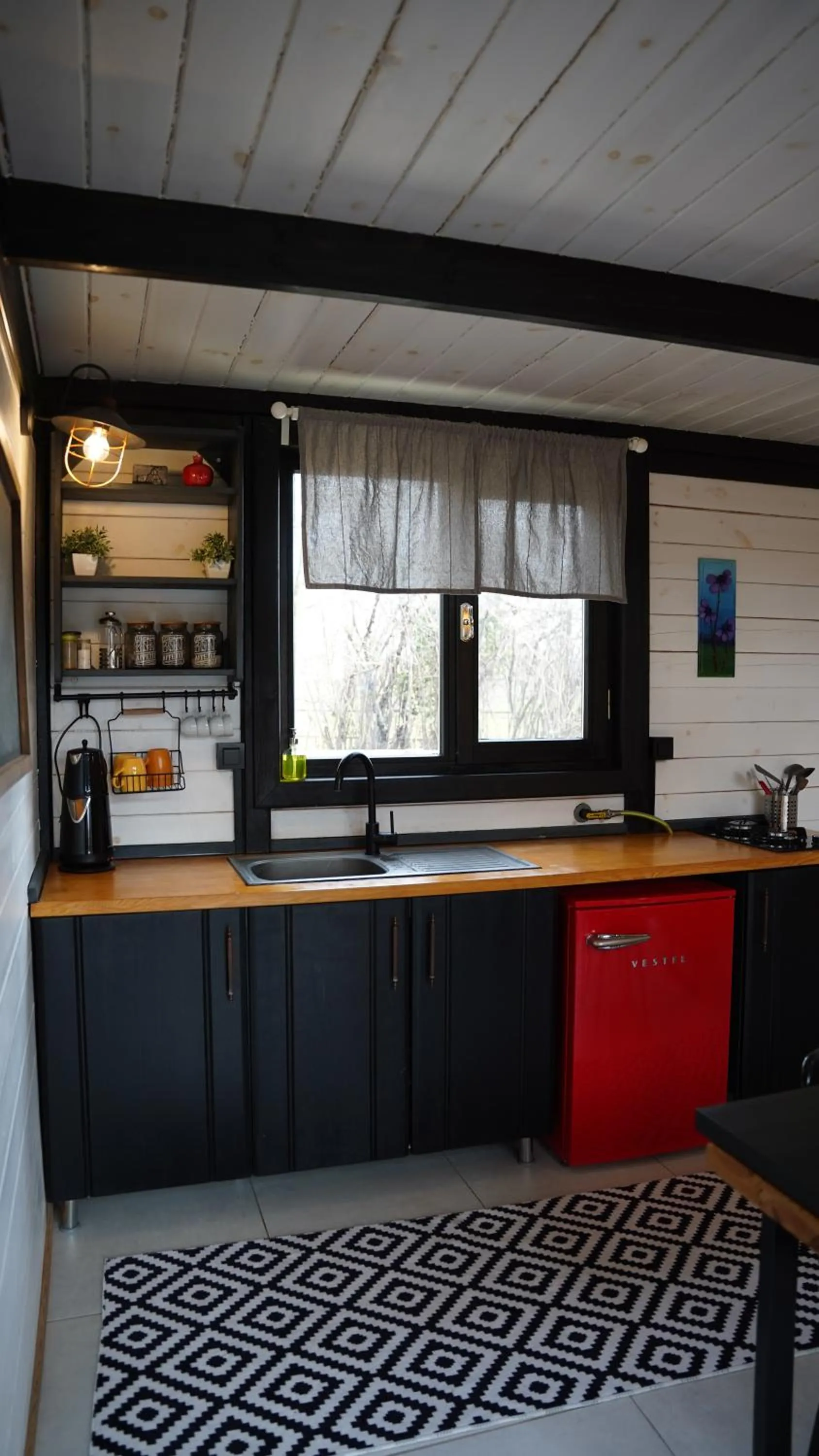 Kitchen or kitchenette in Pentalow Cabin