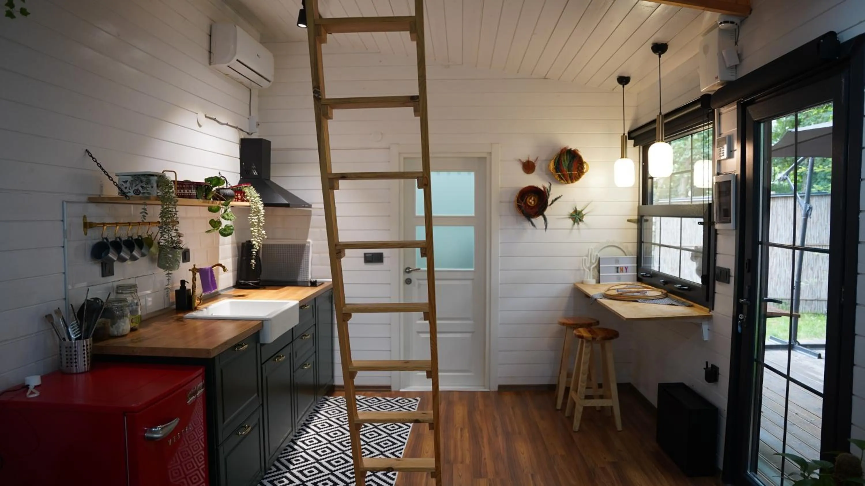 Dining area in Pentalow Cabin