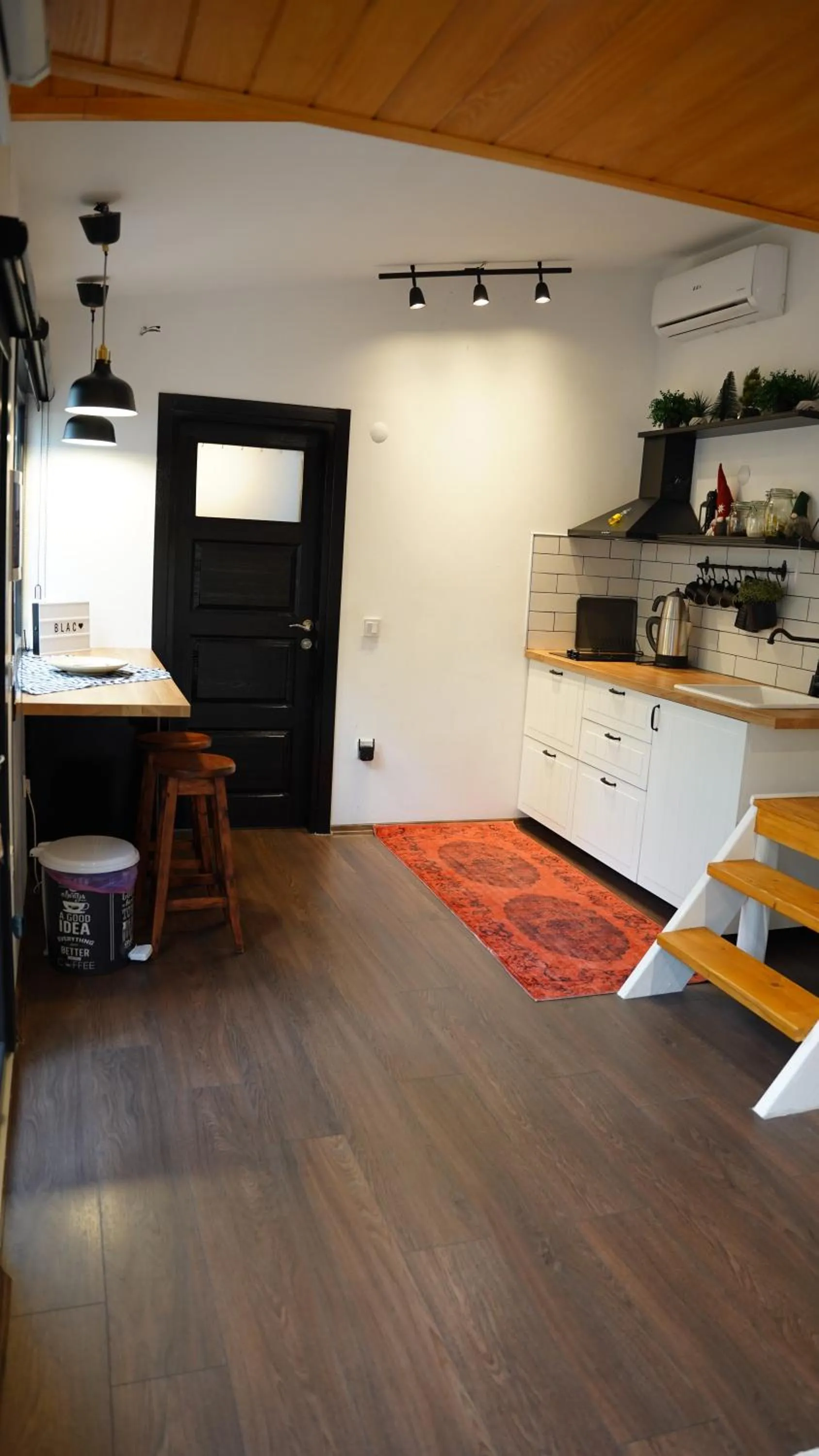 Kitchen or kitchenette in Pentalow Cabin
