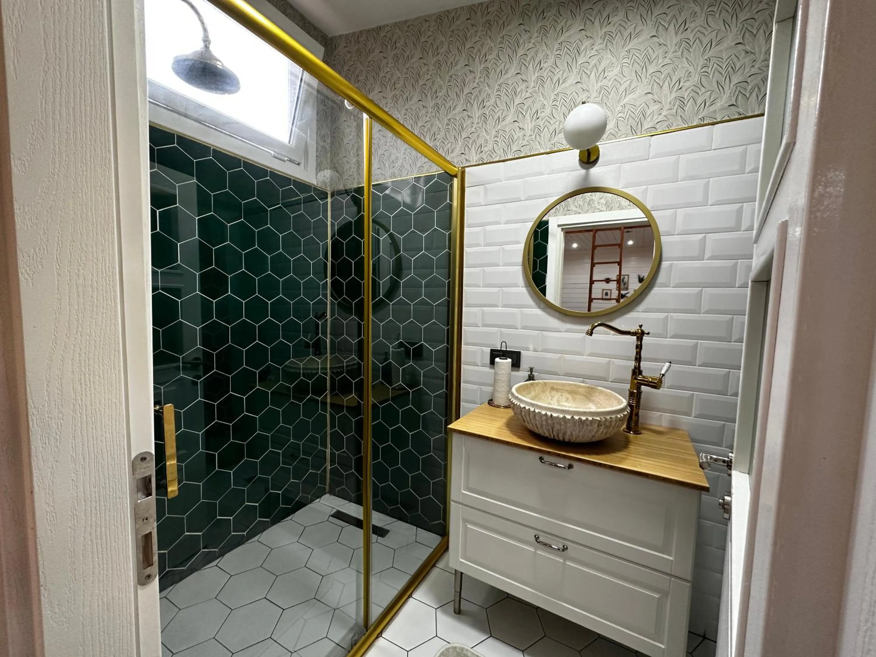 Shower in Pentalow Cabin