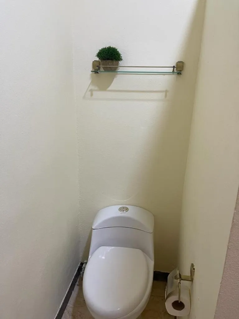 Toilet in Studio 27 Colonial, Centro Histórico