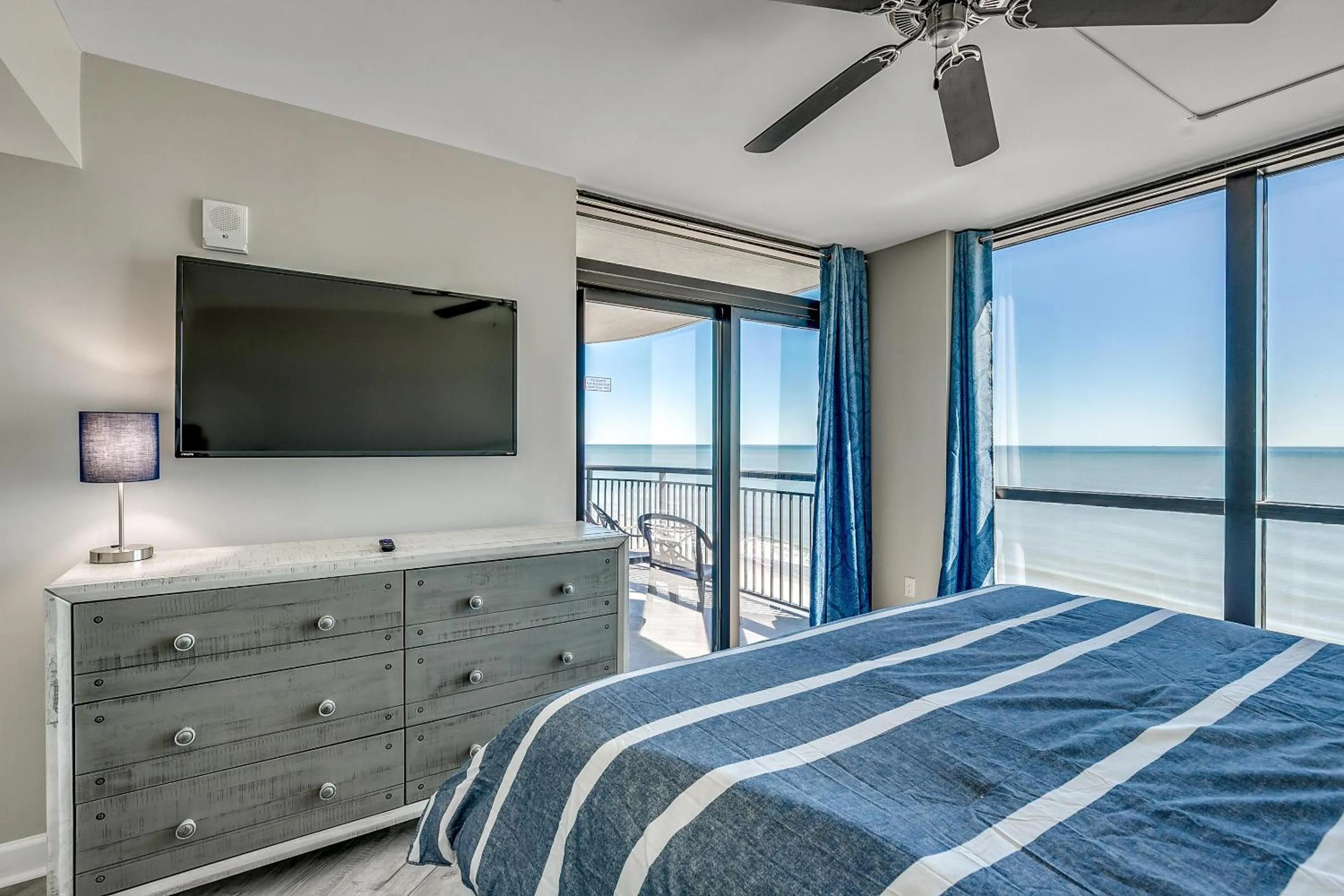 Bed in Caribbean Resort -803