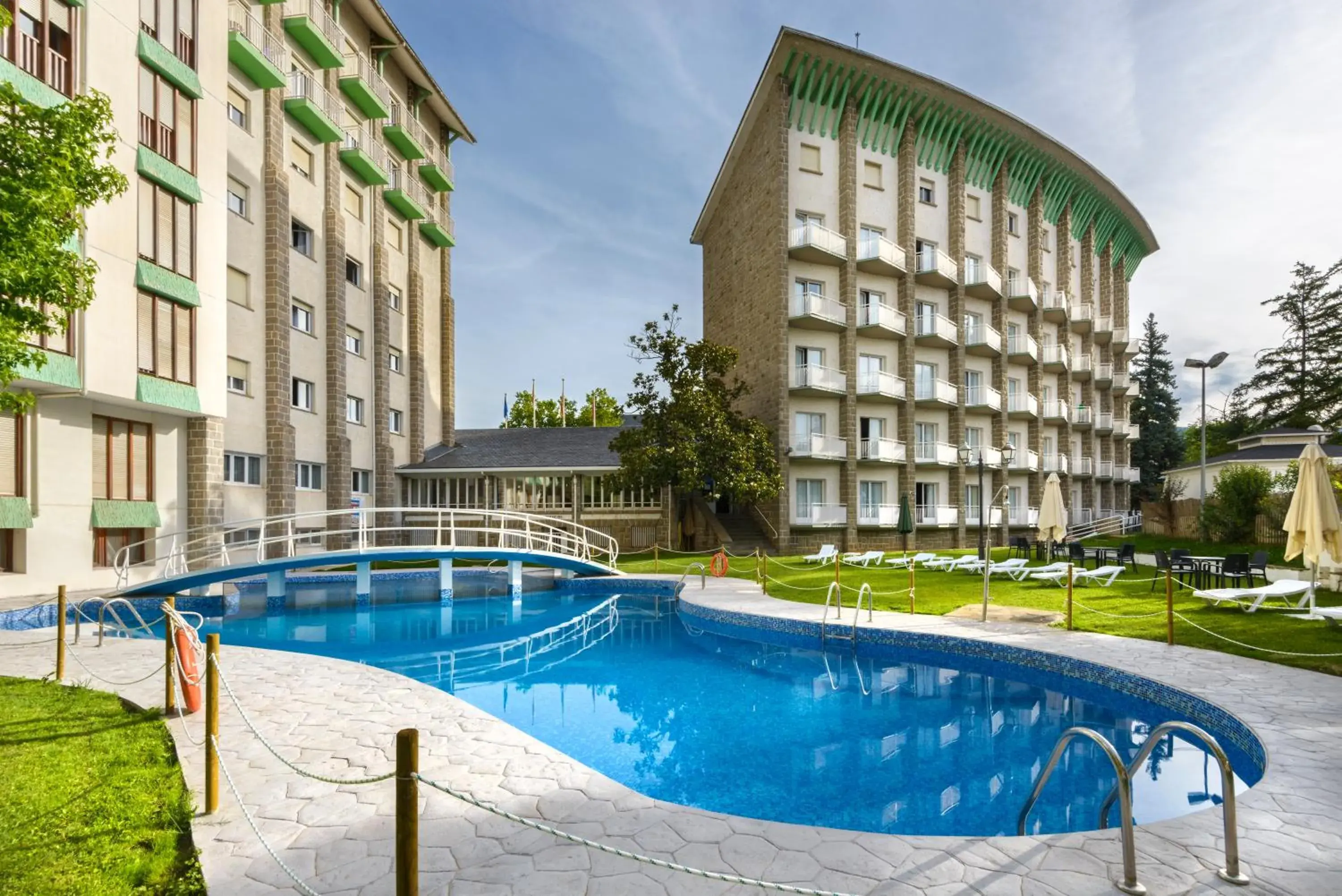 Swimming pool in Gran Hotel de Jaca Swimming pool in Gran Hotel de Jaca