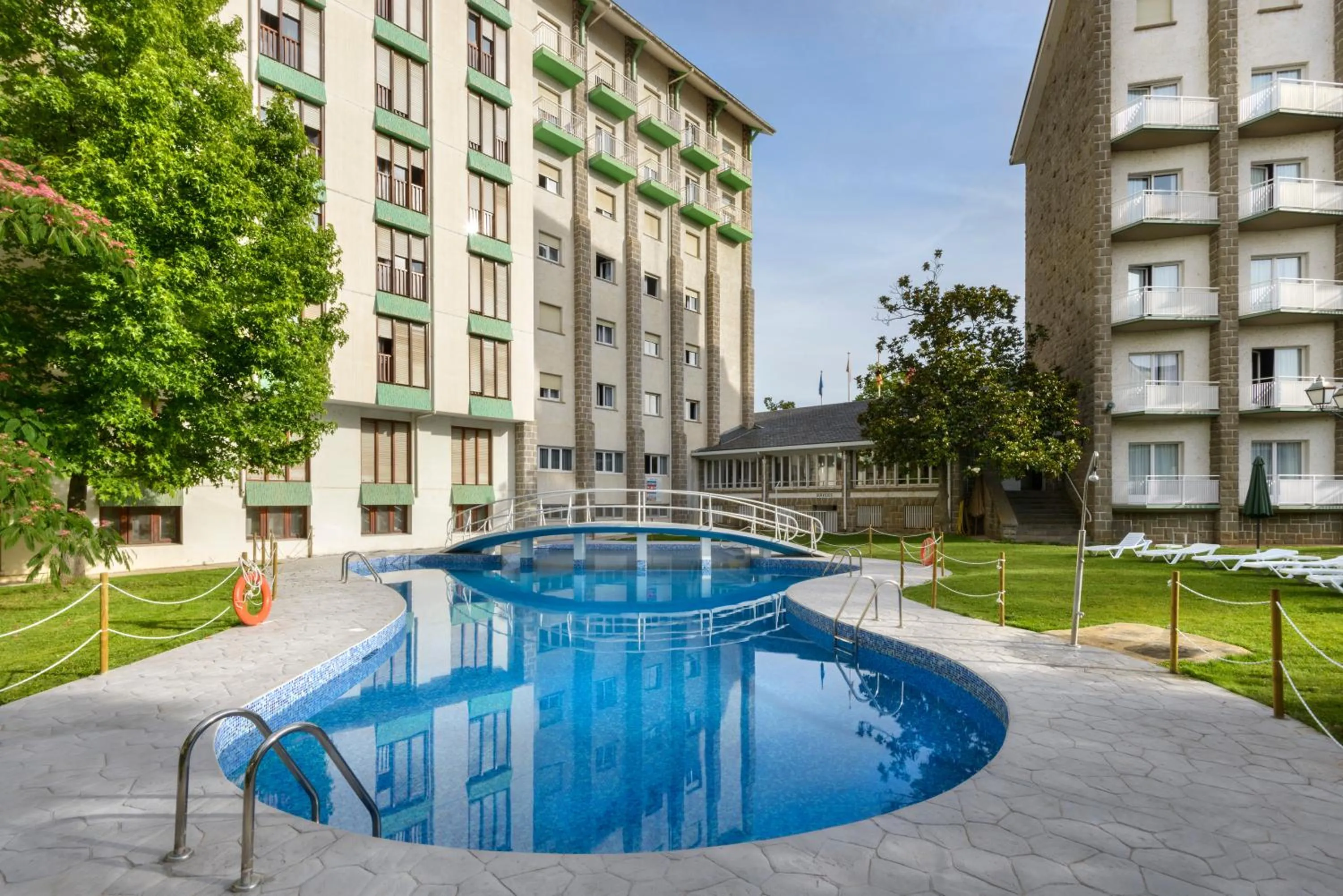 Swimming pool in Gran Hotel de Jaca