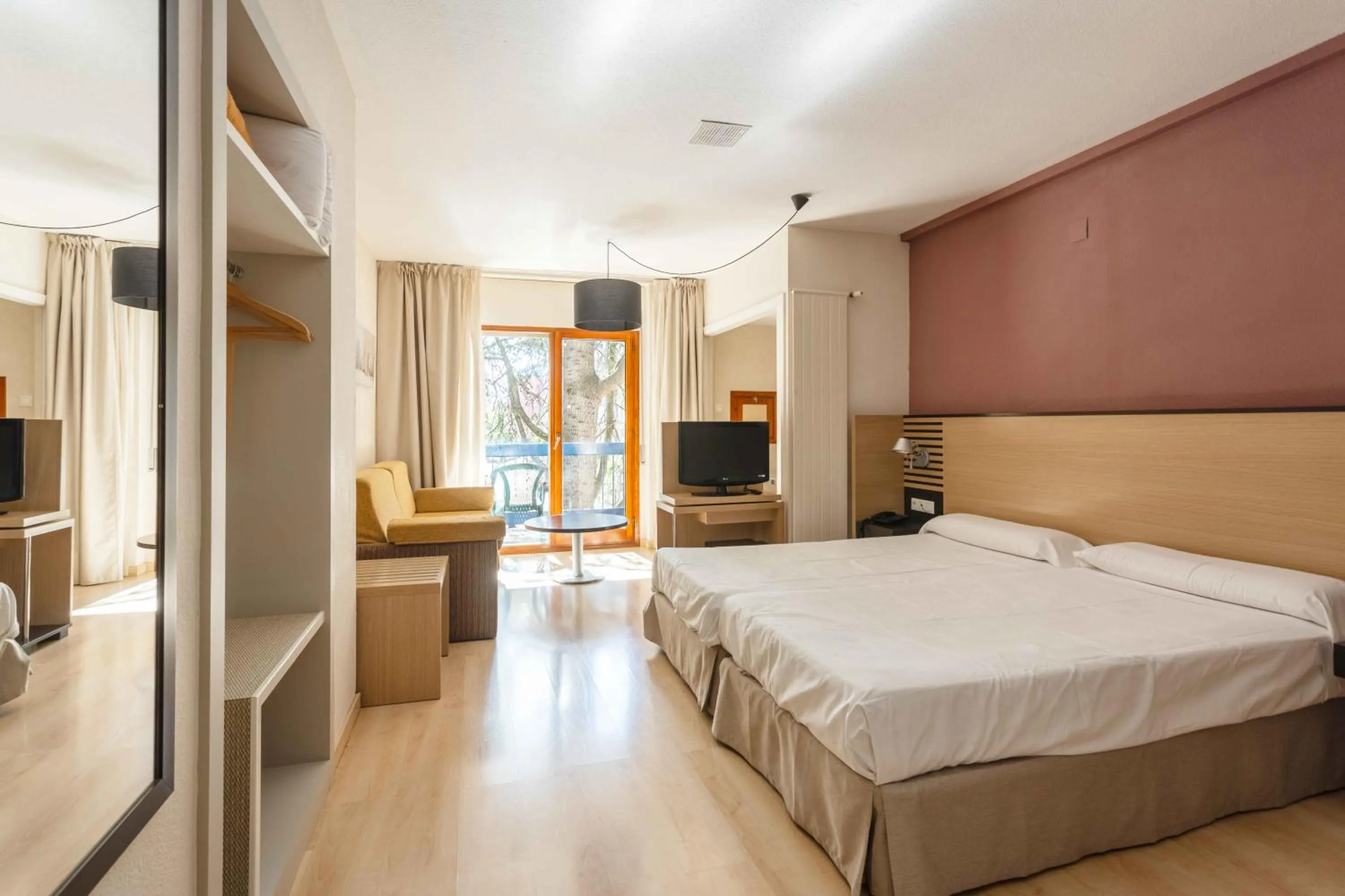 Bed in Oroel Hotel & SPA