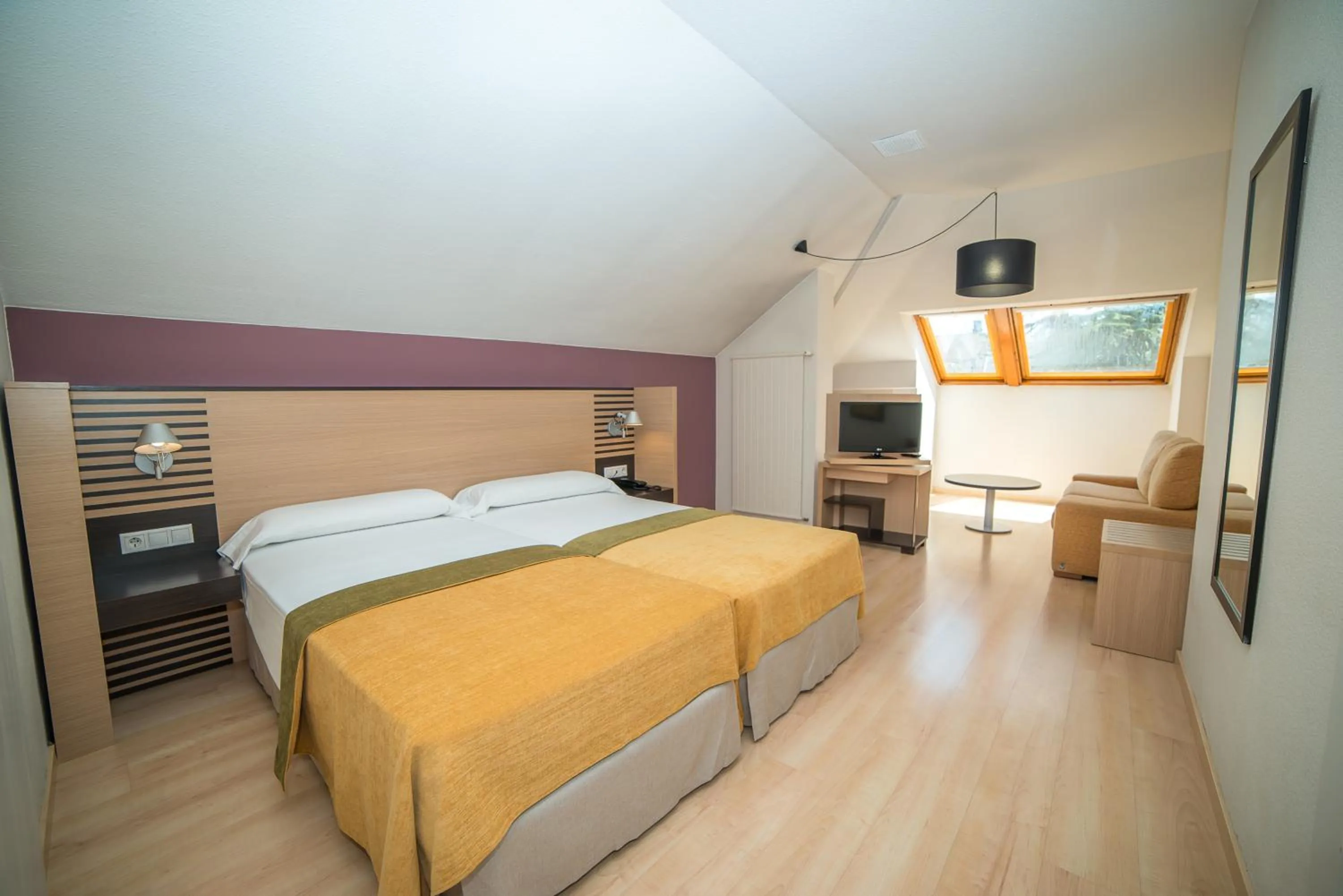 Photo of the whole room, Bed in Oroel Hotel & SPA