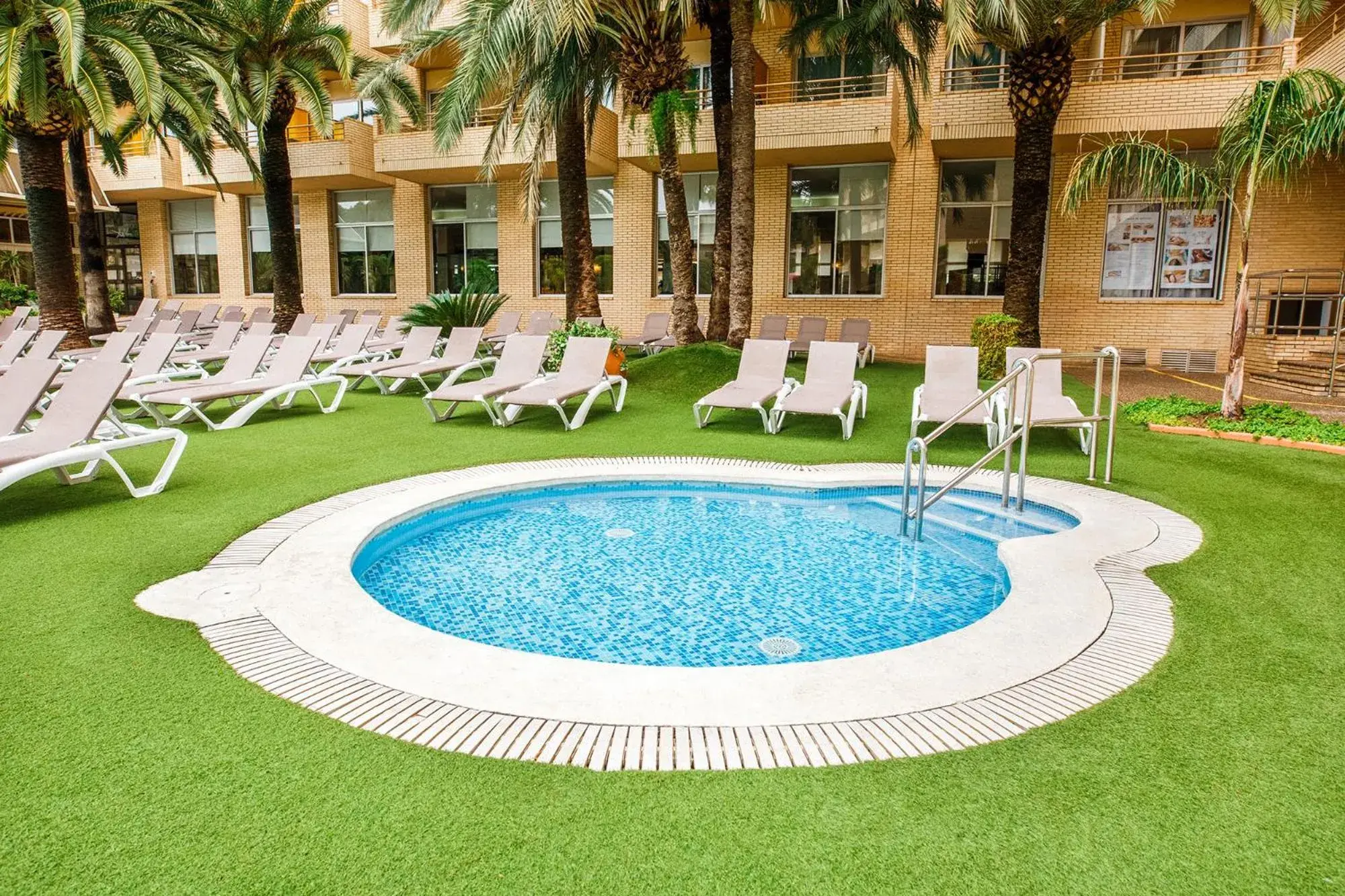Swimming pool in Hotel Jaime I Swimming pool in Hotel Jaime I