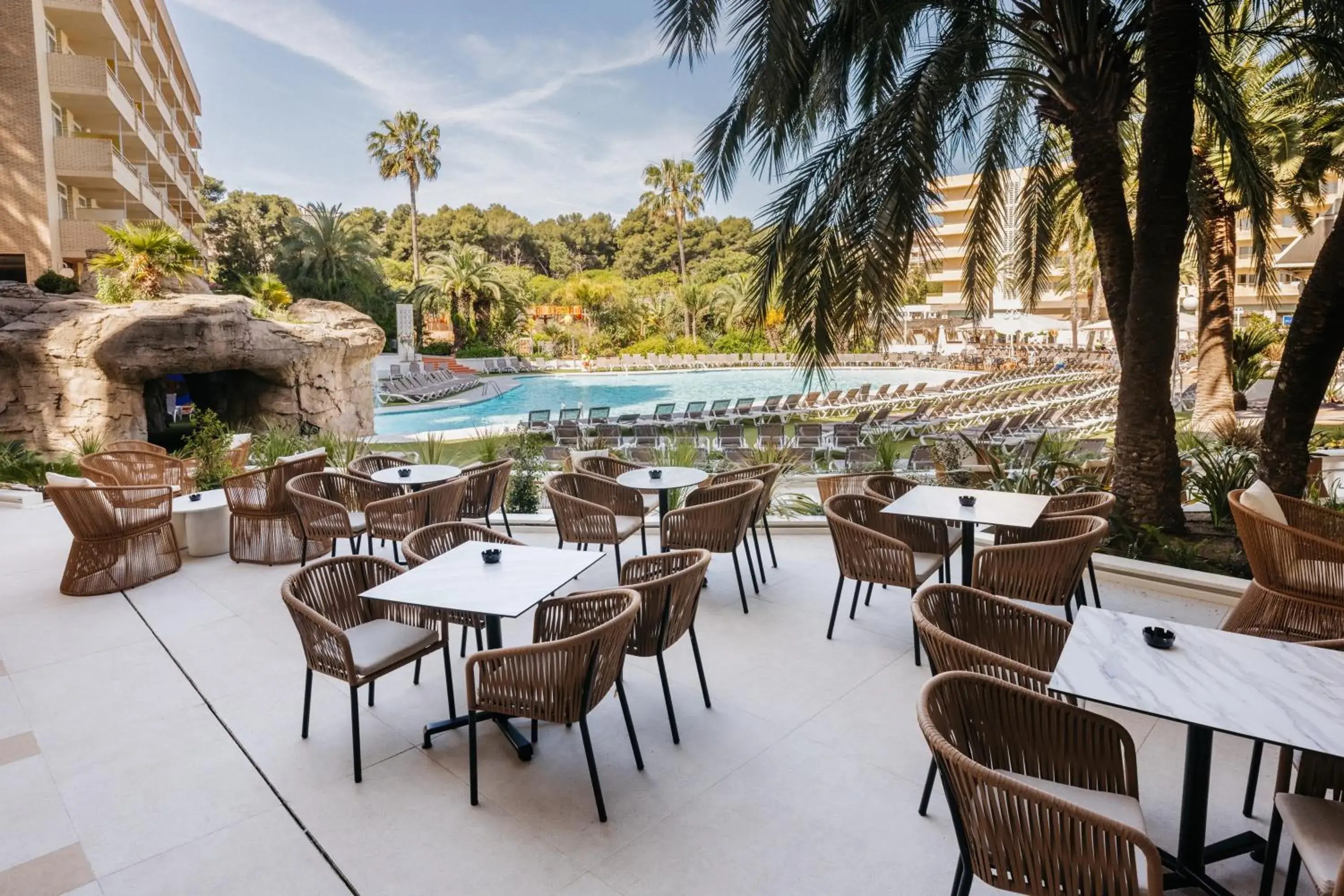 Lounge or bar in Hotel Jaime I Lounge or bar in Hotel Jaime I