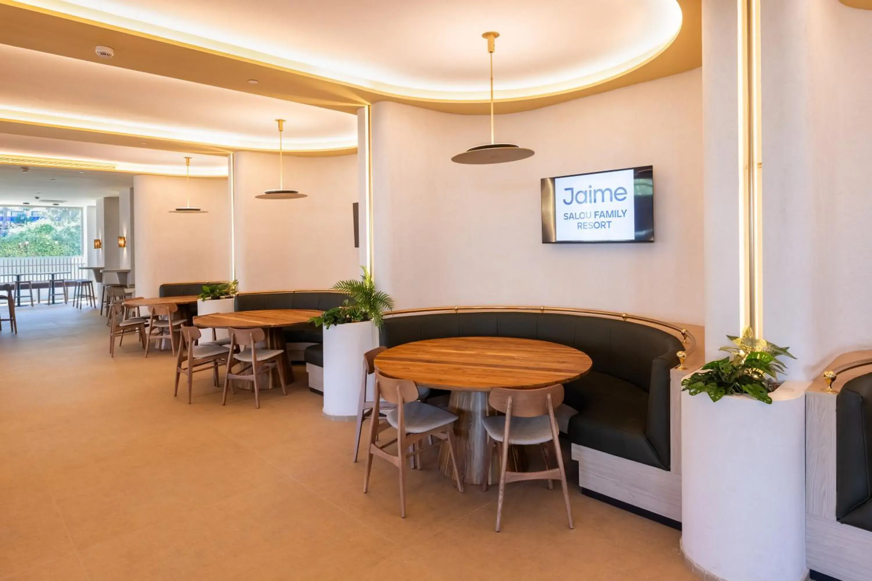 Lounge or bar in Hotel Jaime I Lounge or bar in Hotel Jaime I