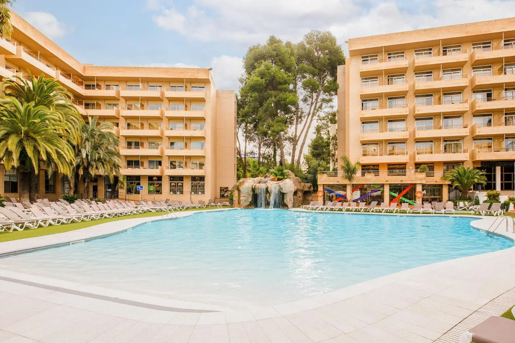 Swimming pool in Hotel Jaime I Swimming pool in Hotel Jaime I