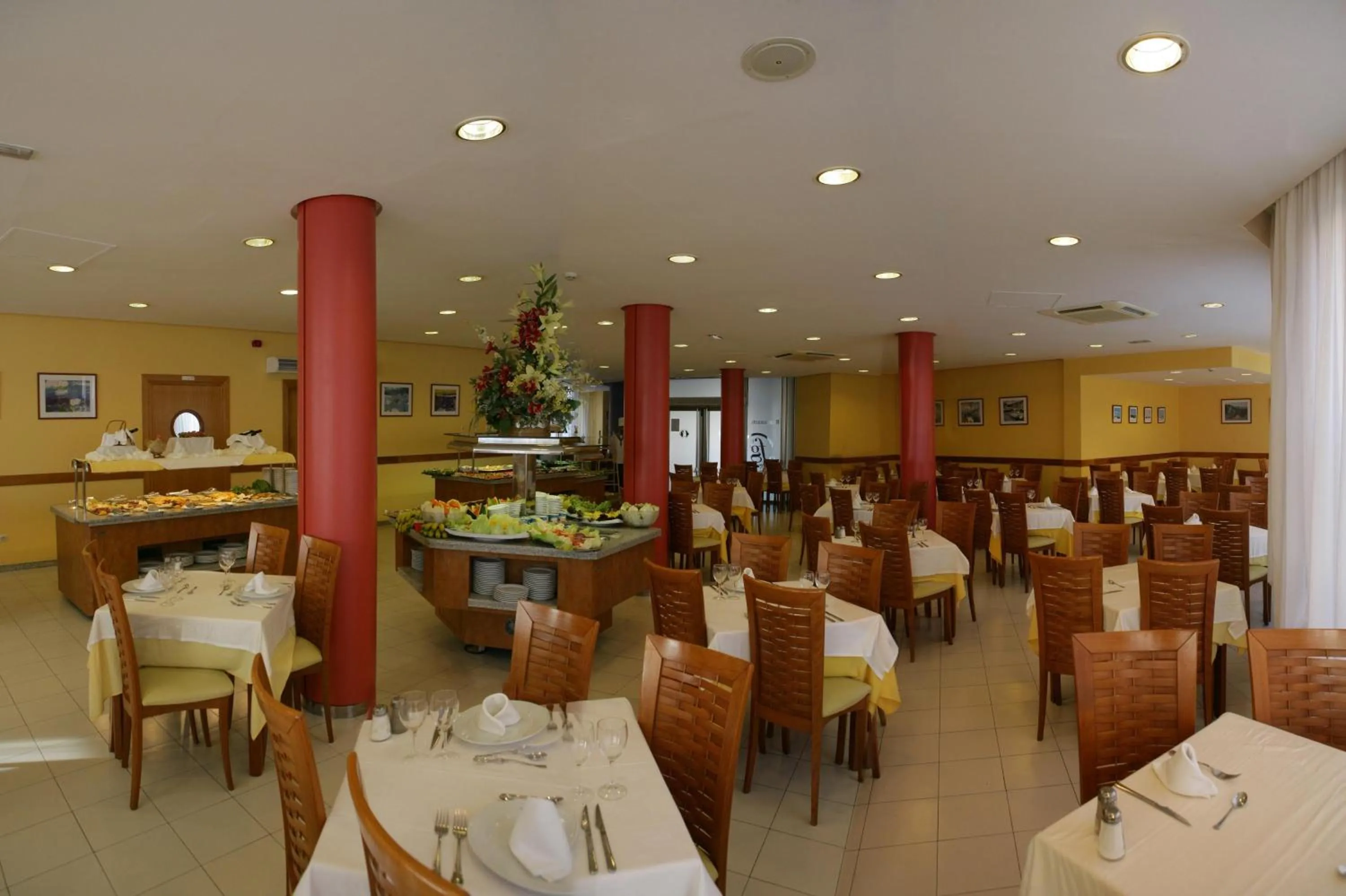 Restaurant/places to eat in Fenals Garden