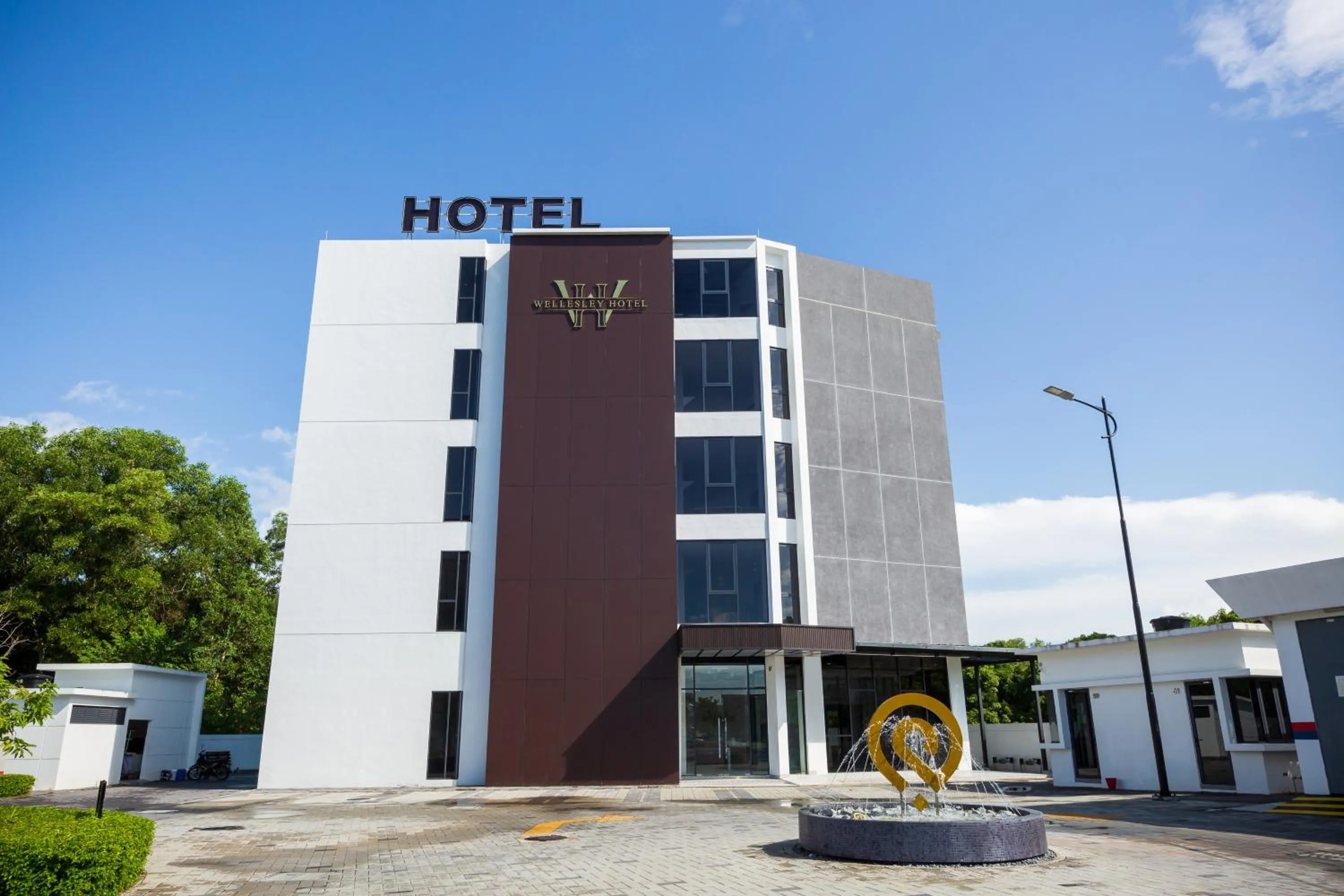 Property building in Wellesley Hotel