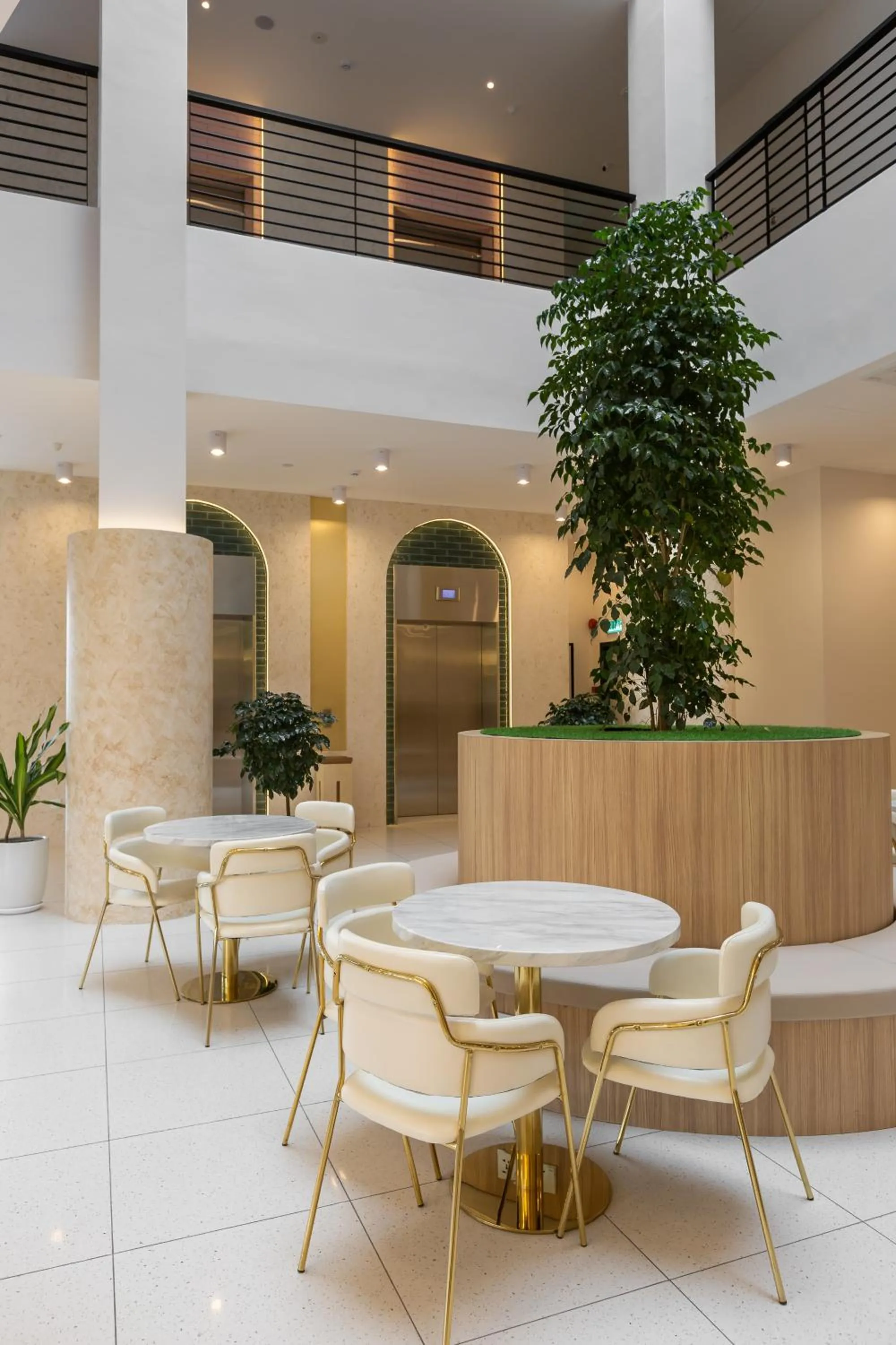 Lobby or reception in Wellesley Hotel