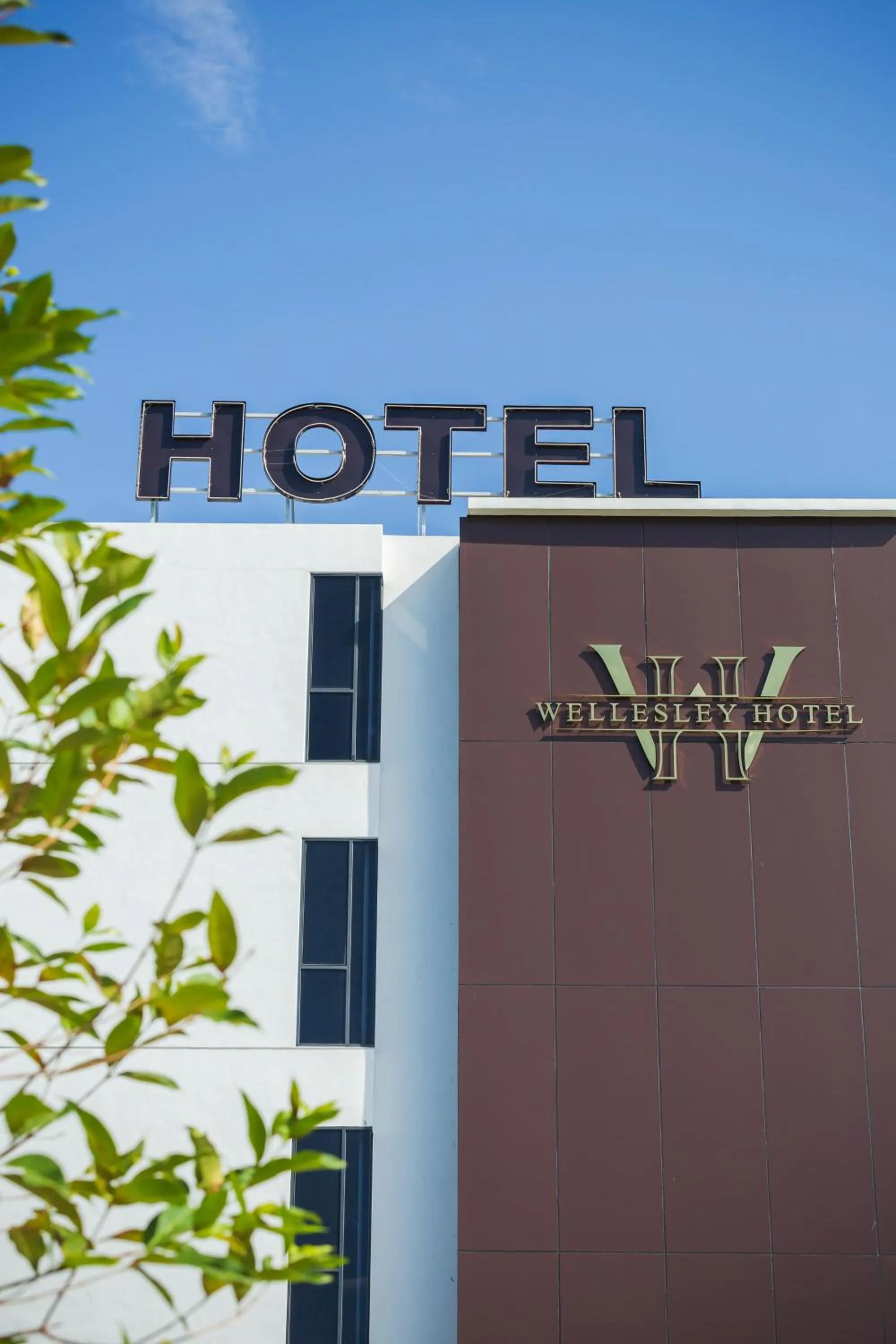 Property building in Wellesley Hotel