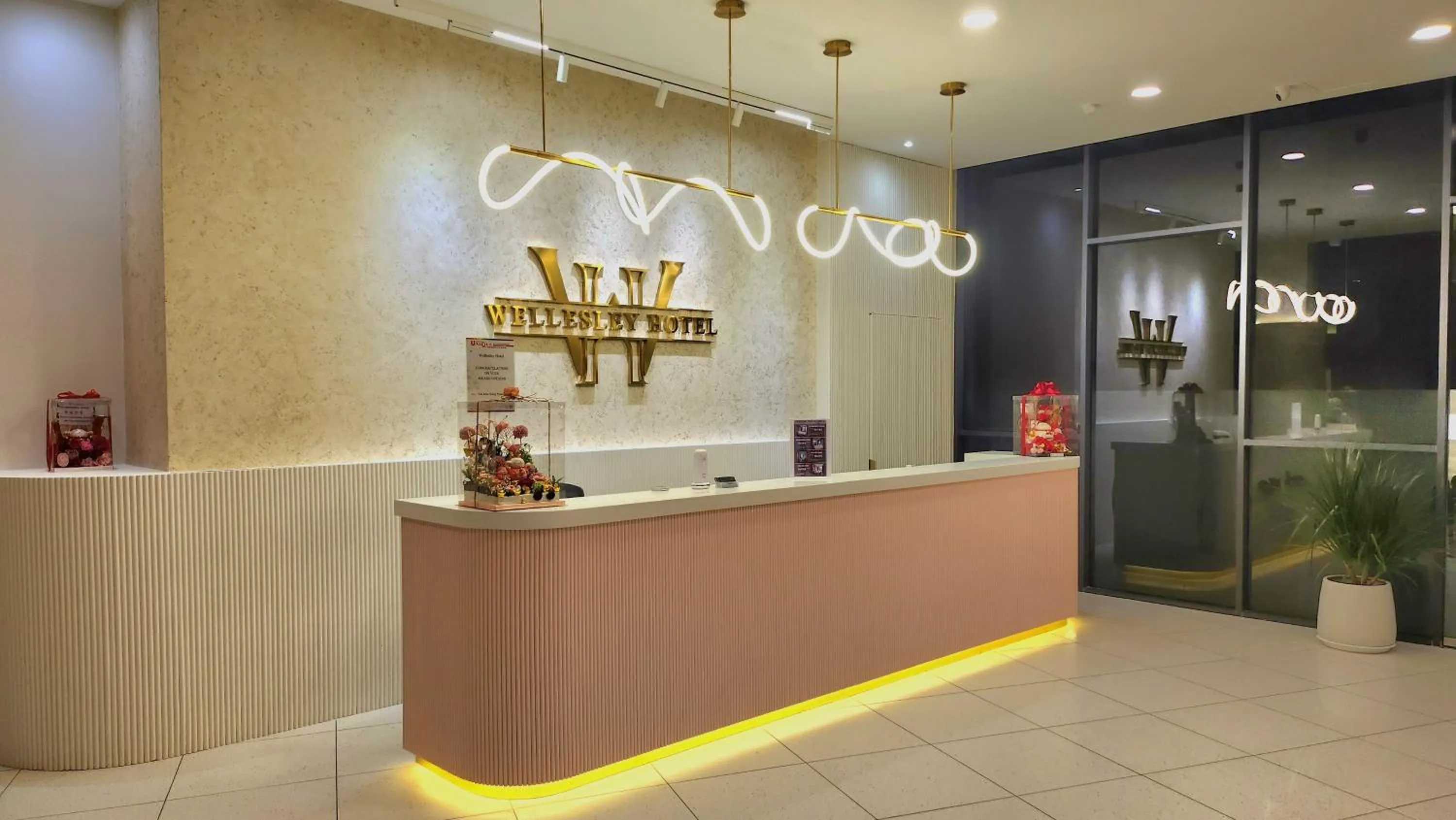 Lobby or reception in Wellesley Hotel