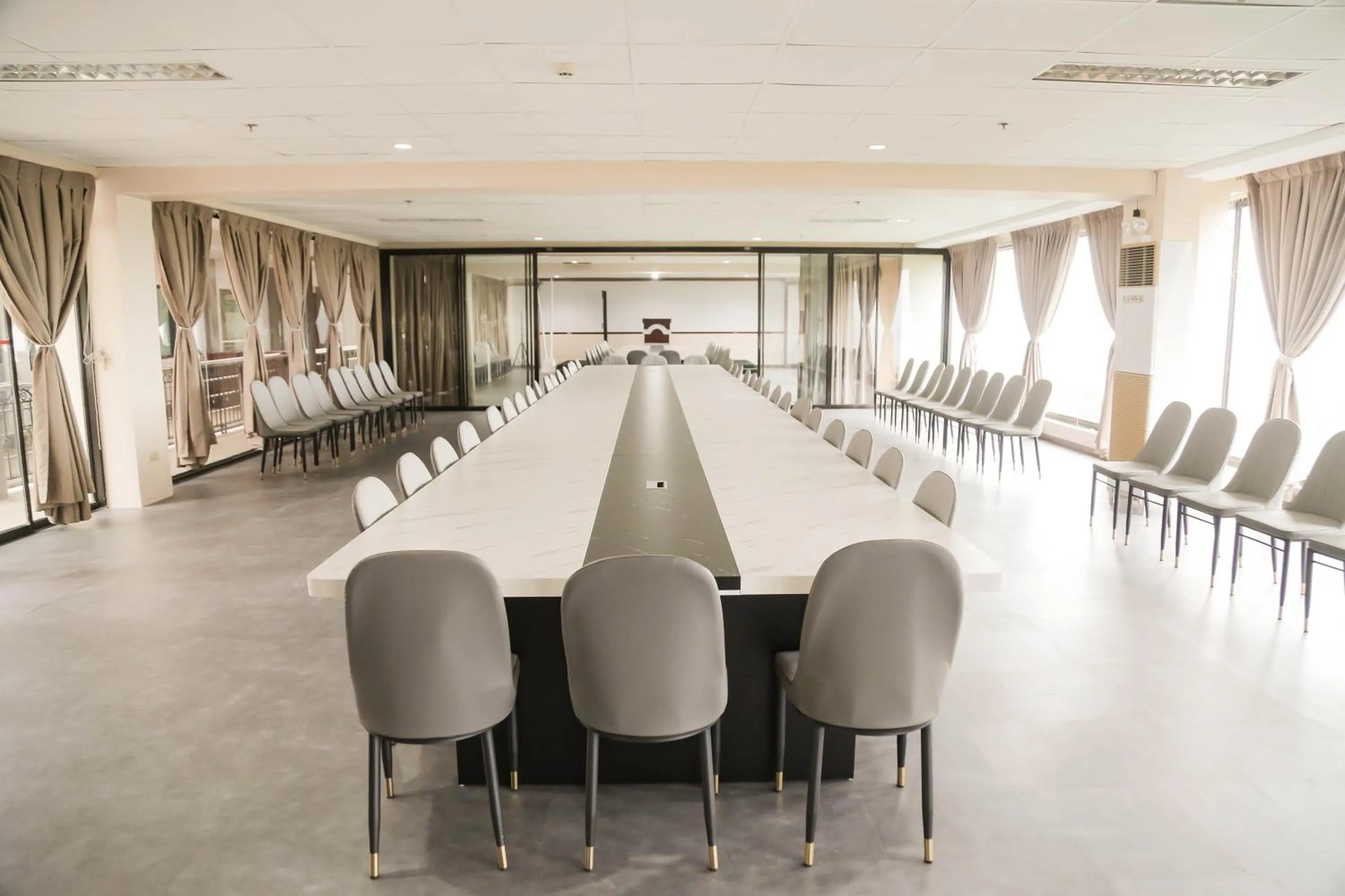 Meeting/conference room in Bohol Plaza Mountain Resort and Restaurant