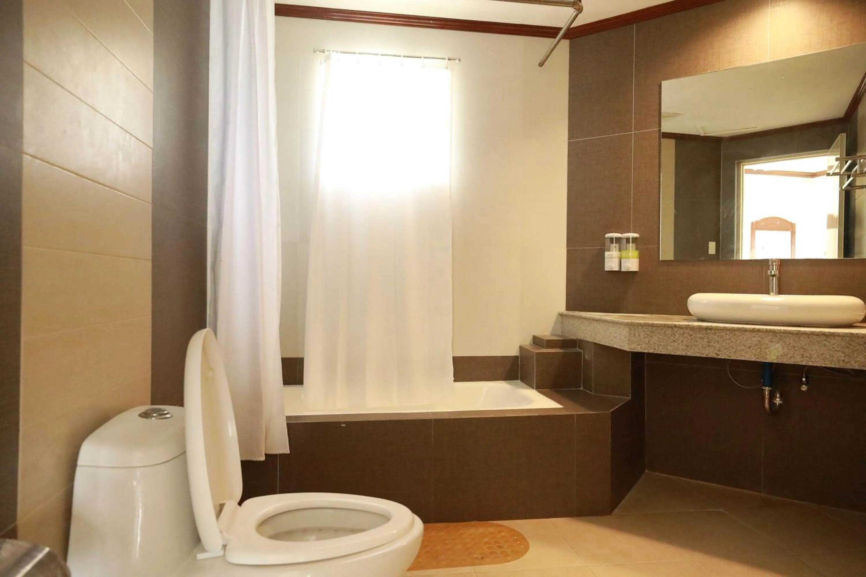 Bathroom in Bohol Plaza Mountain Resort and Restaurant
