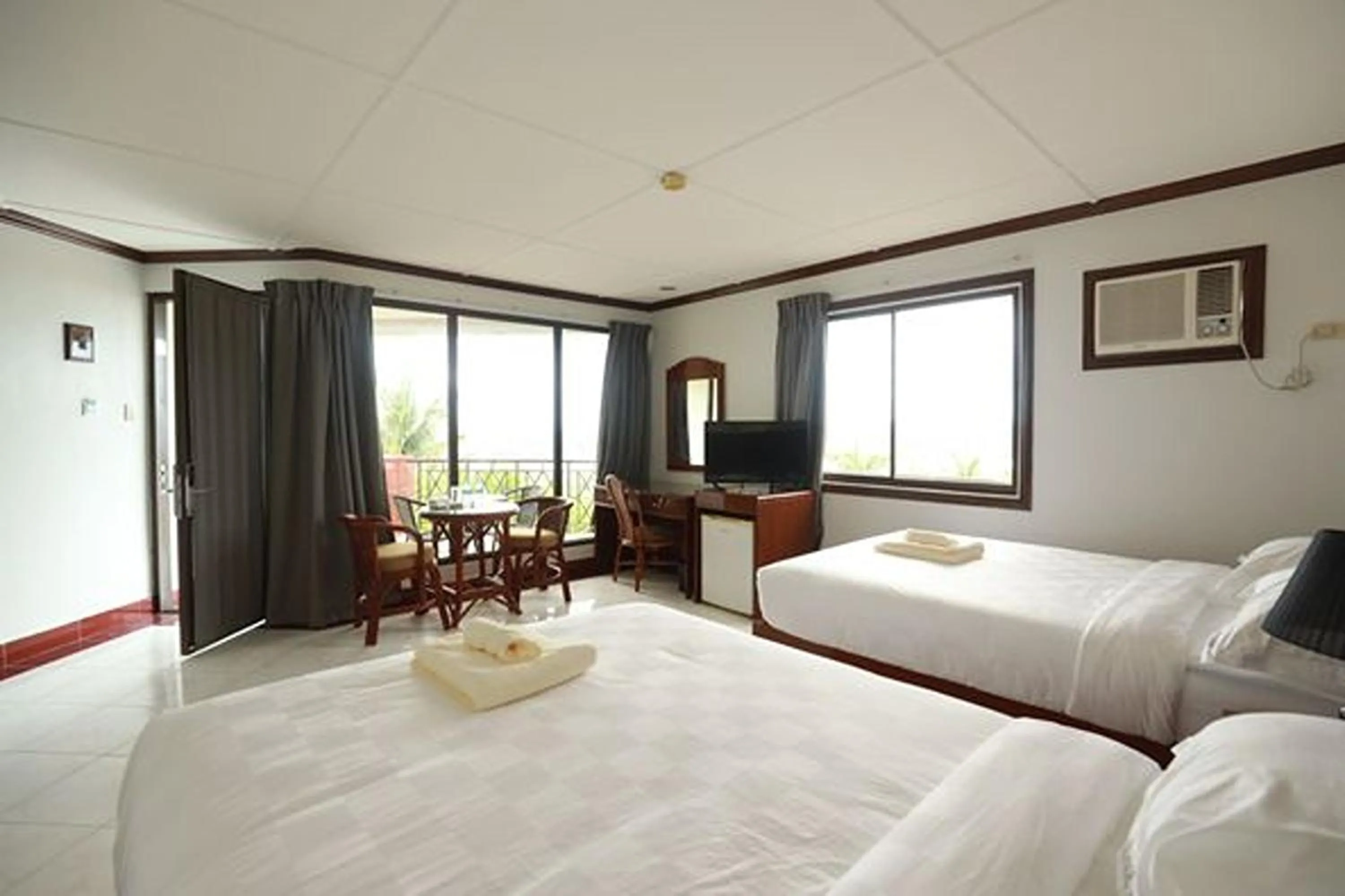 Bed in Bohol Plaza Mountain Resort and Restaurant