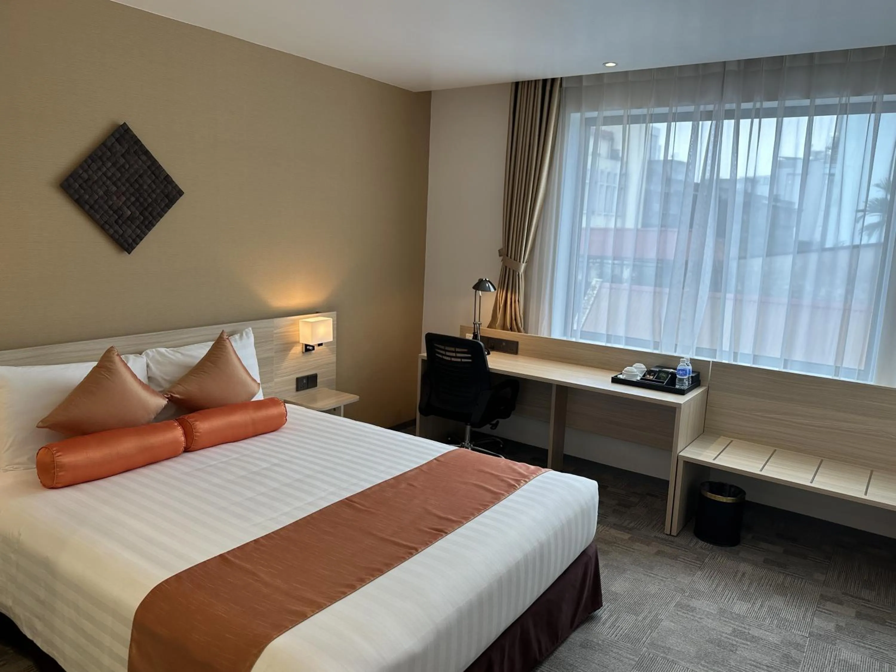 Bed in Hotel Yah Hanoi & Spa