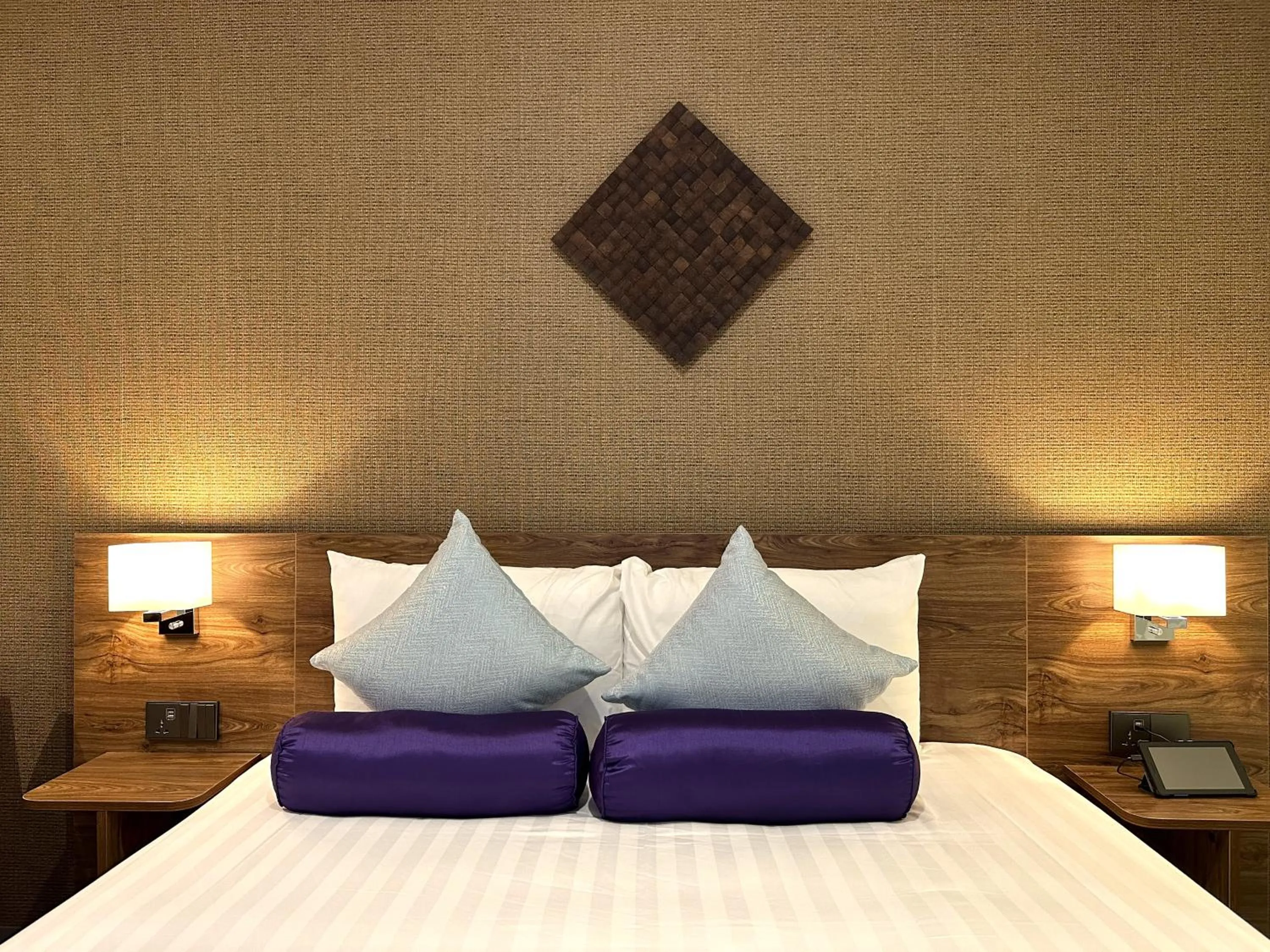 Bed in Hotel Yah Hanoi & Spa