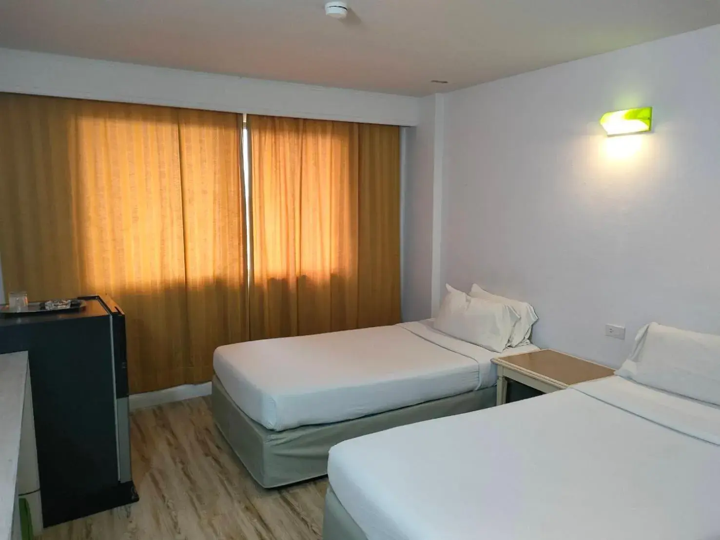 Standard Twin Room in INTERTOWER HOTEL (SHA) Standard Twin Room in INTERTOWER HOTEL (SHA)