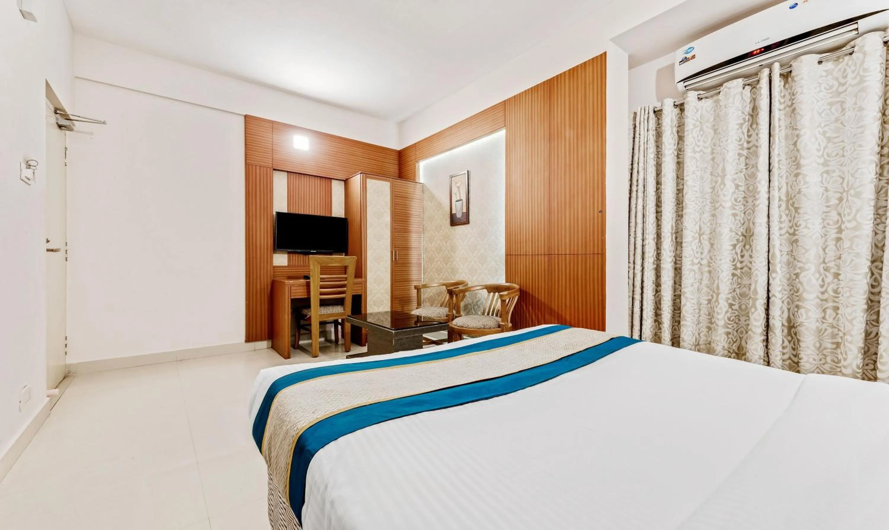 Bedroom, Bed in Pine Tree Boutique Hotel