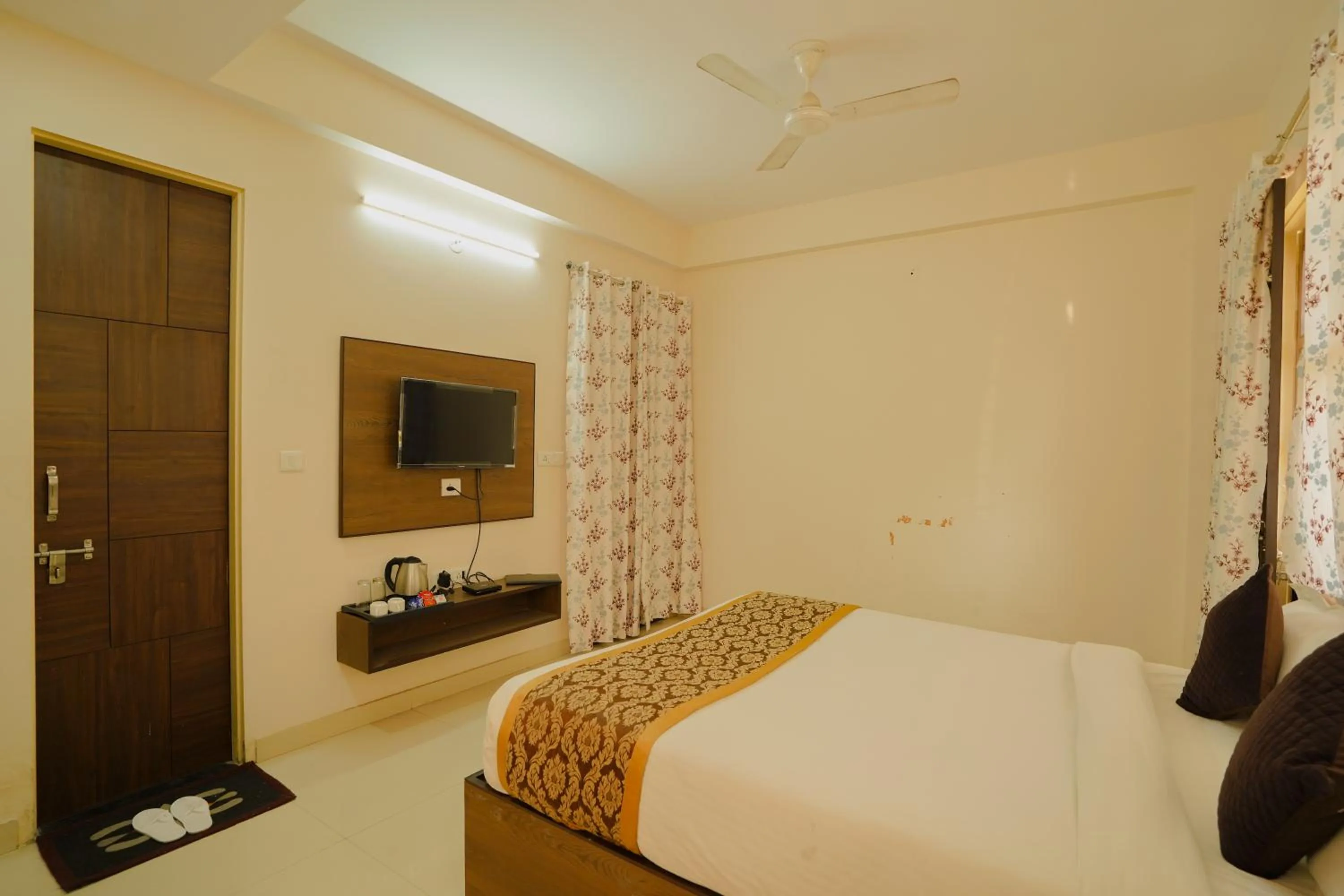 Bed in Hotel Cheelgadi