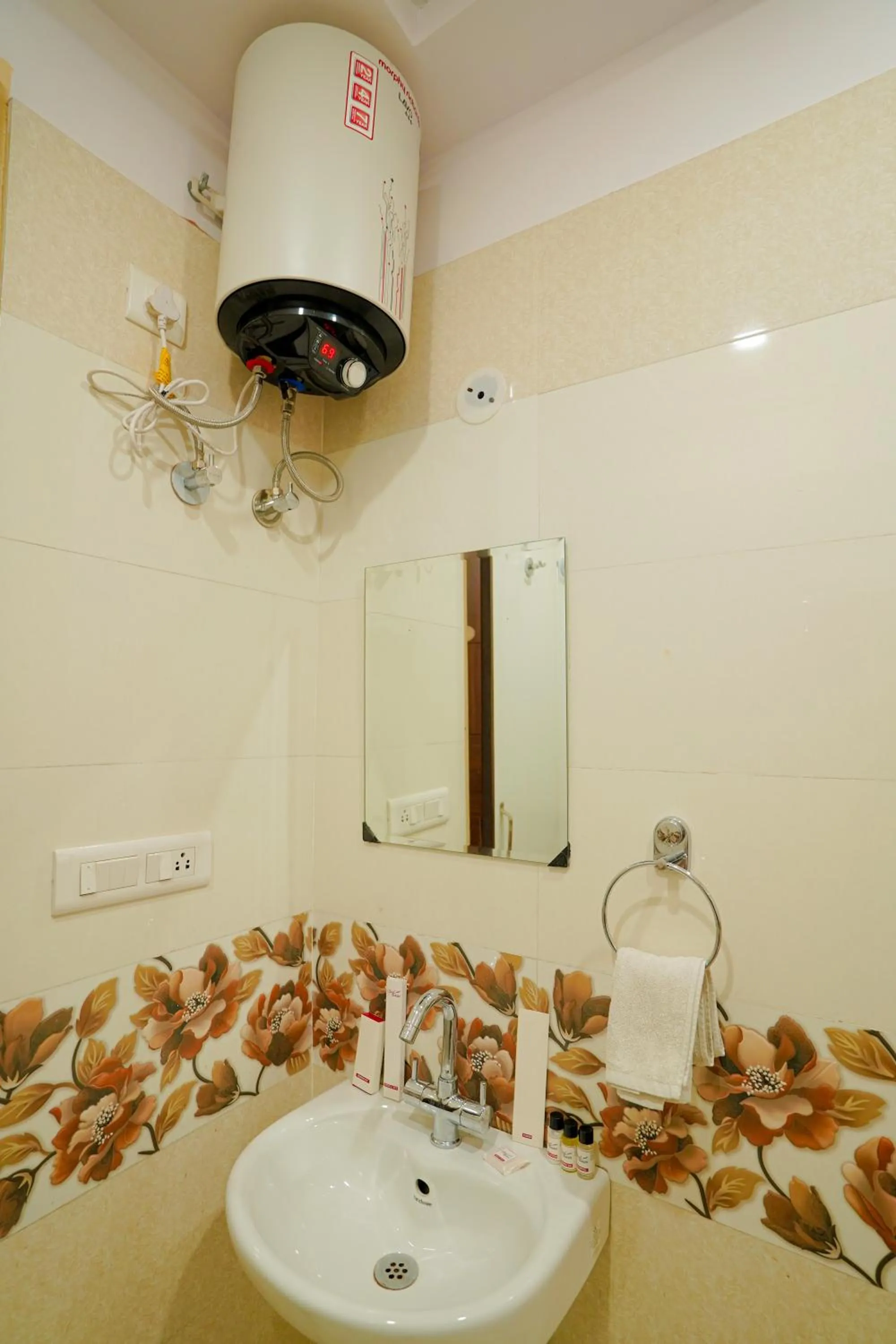 Bathroom in Hotel Cheelgadi