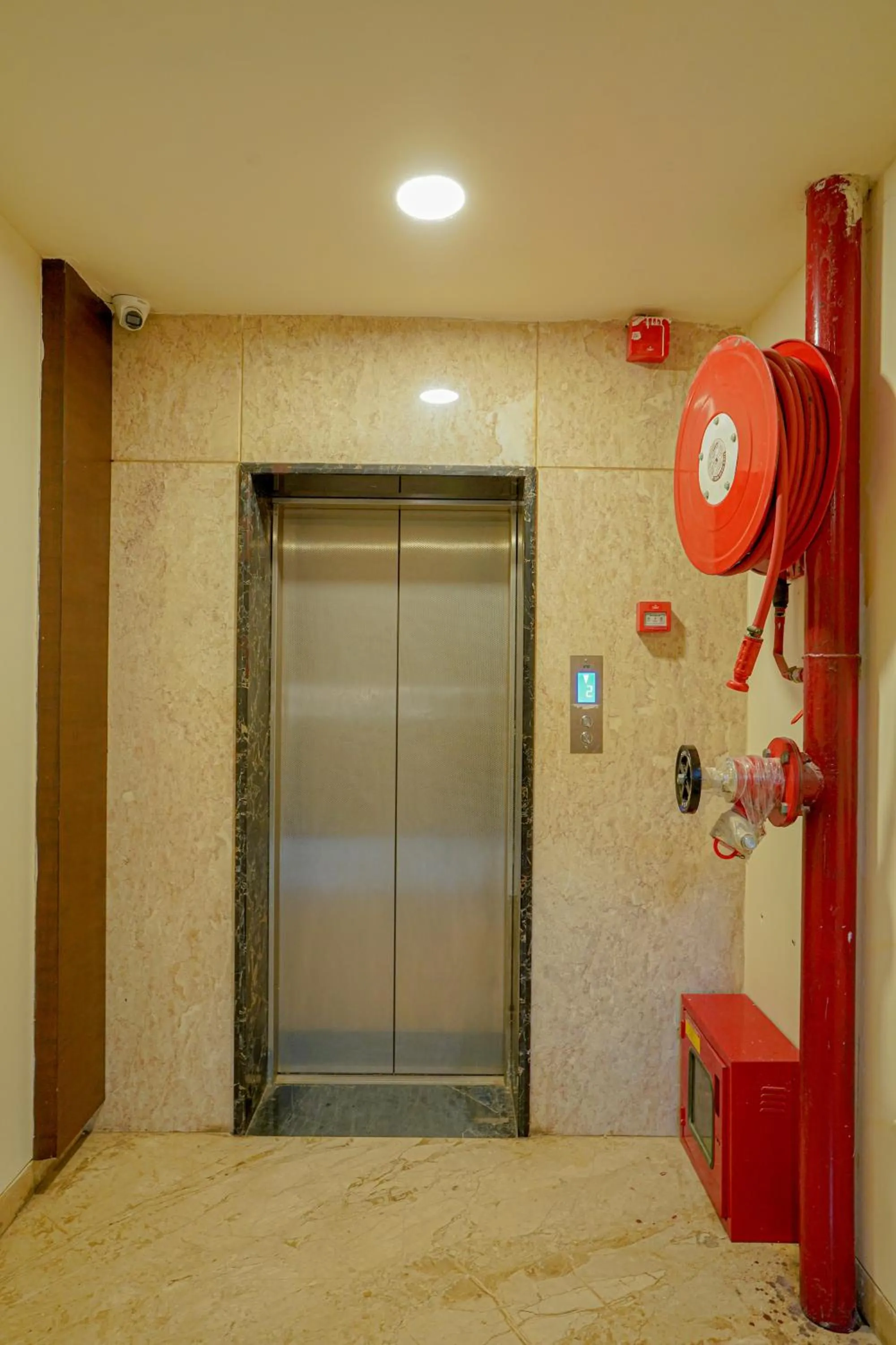 elevator in Hotel Cheelgadi
