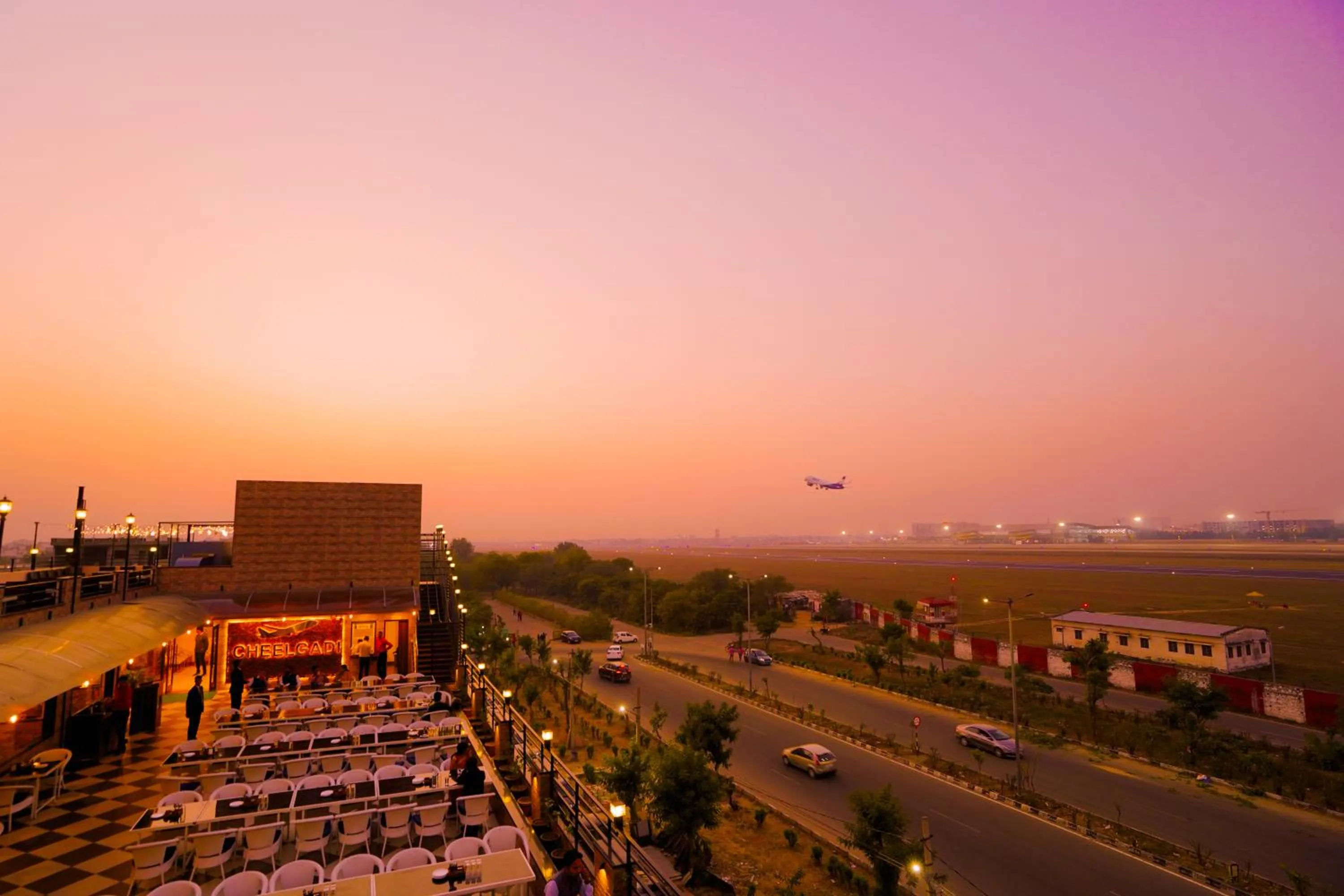 Restaurant/places to eat in Hotel Cheelgadi