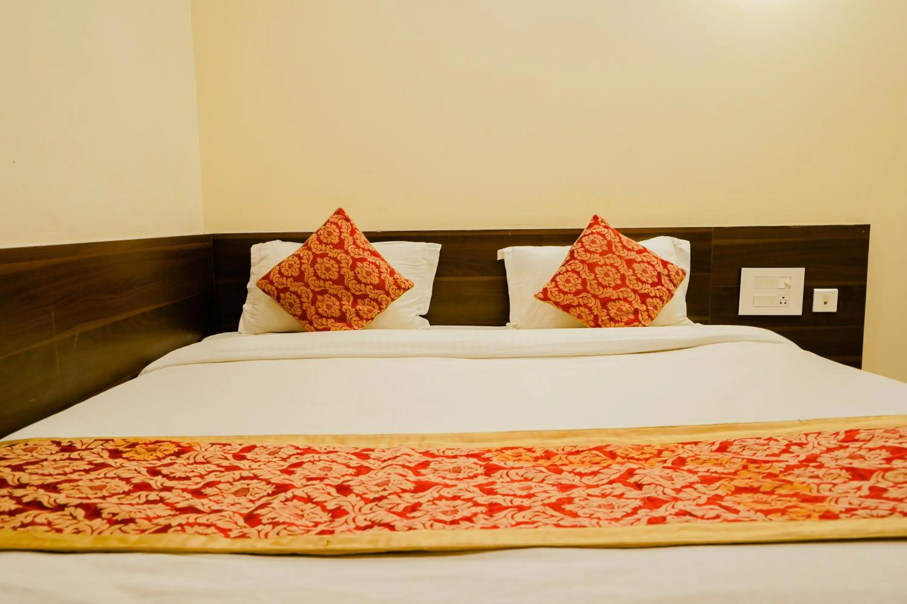 Bed in Hotel Cheelgadi