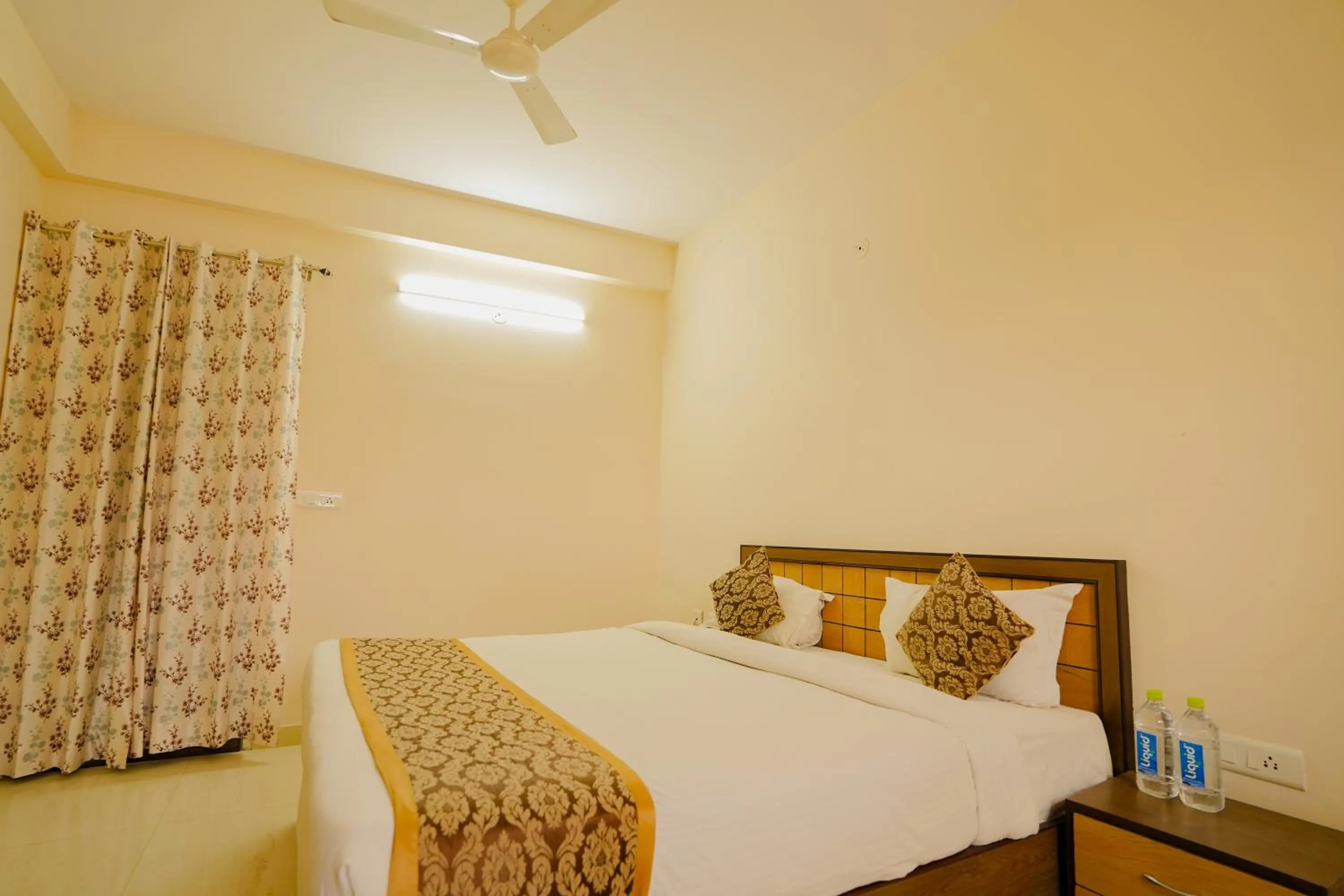 Bed in Hotel Cheelgadi