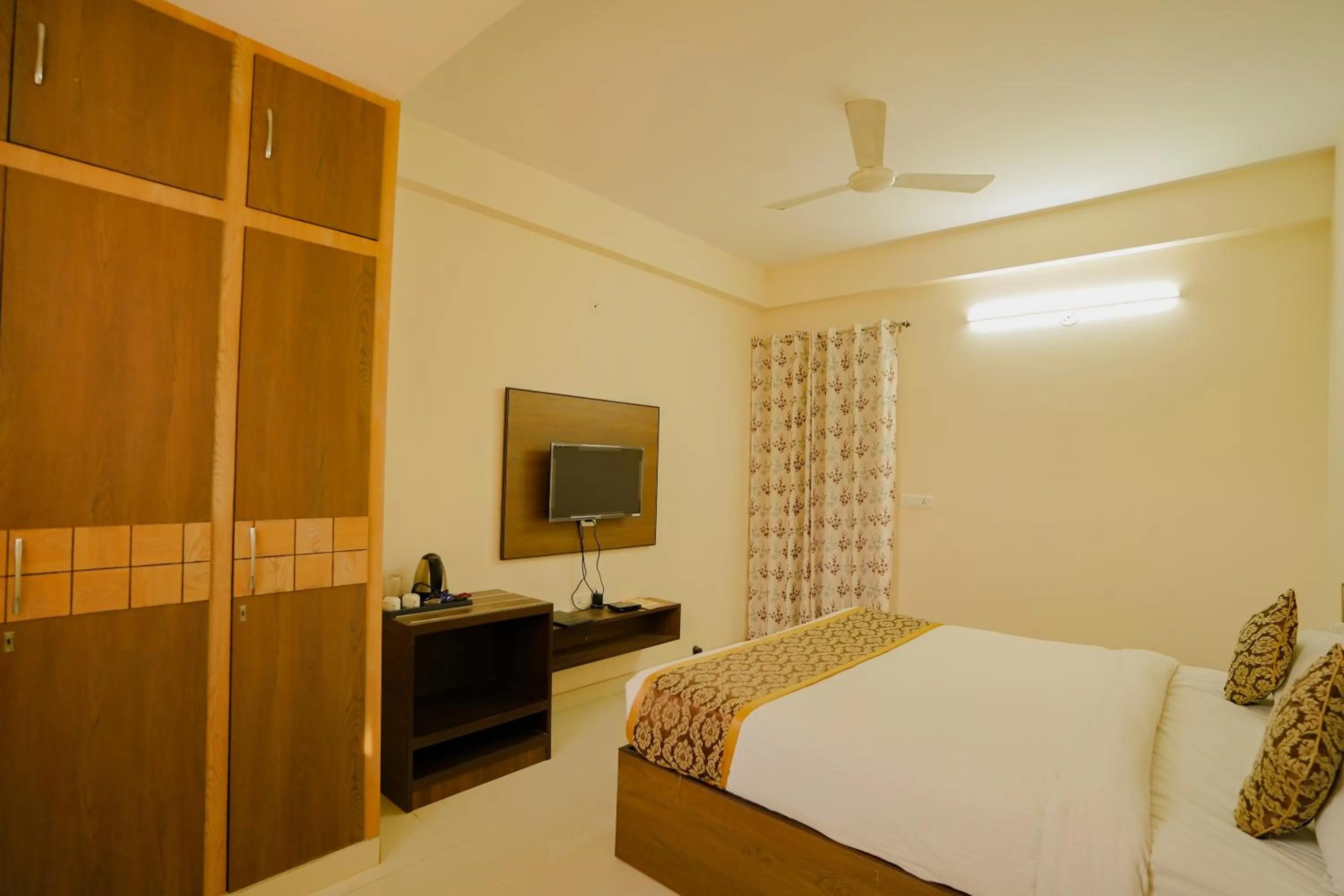 Bed in Hotel Cheelgadi