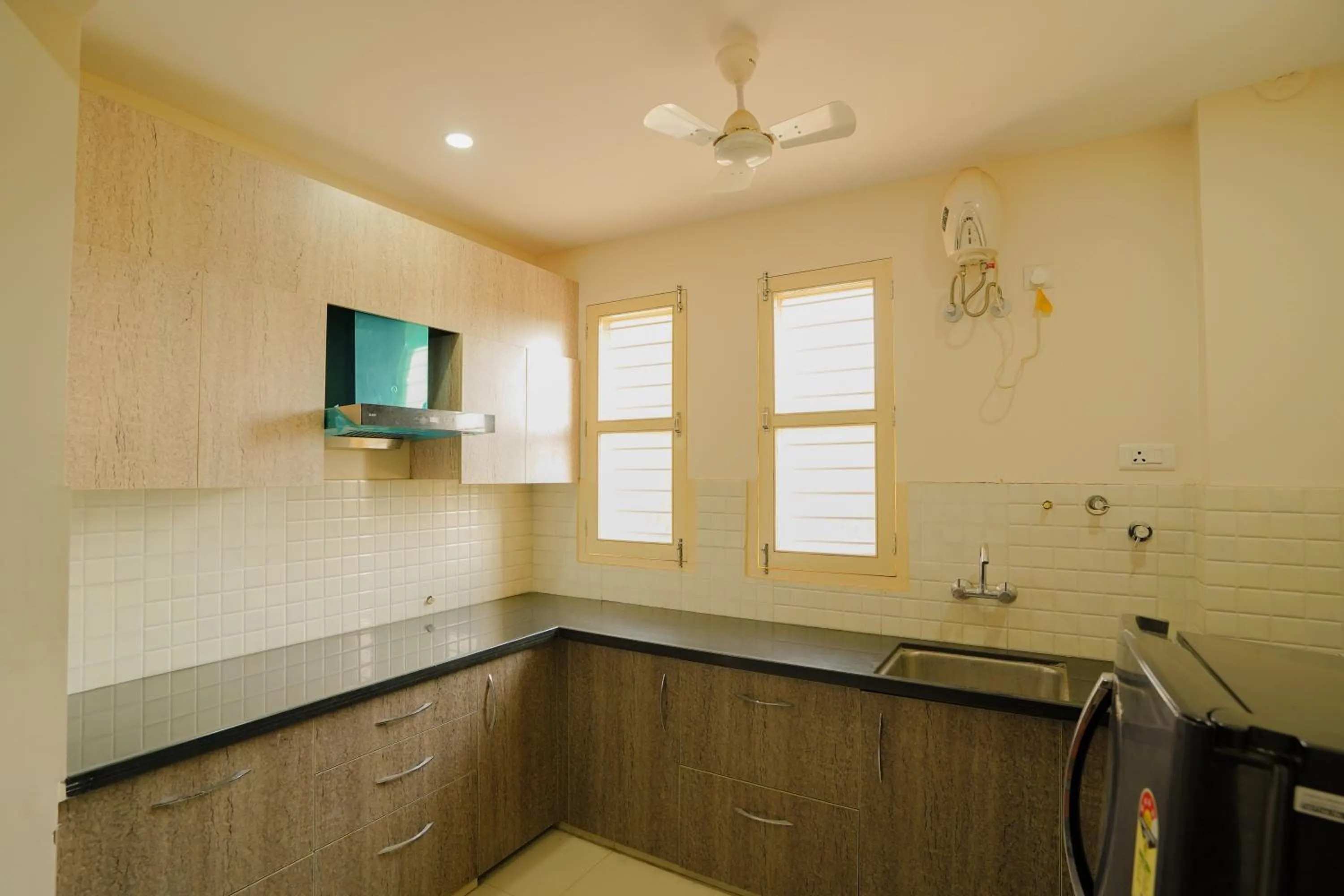 Kitchen or kitchenette in Hotel Cheelgadi