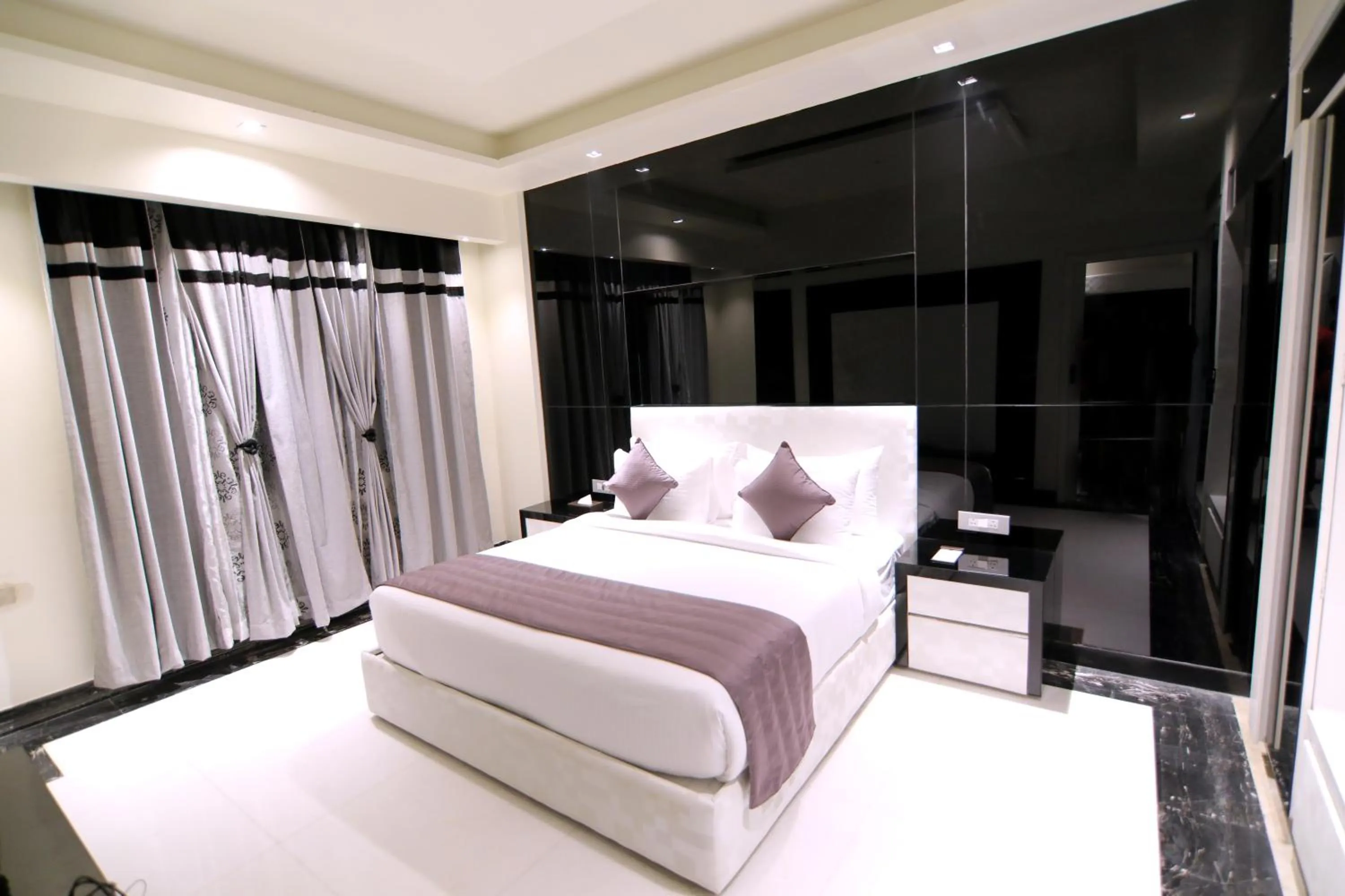 Bed in Udman Hotel Haridwar