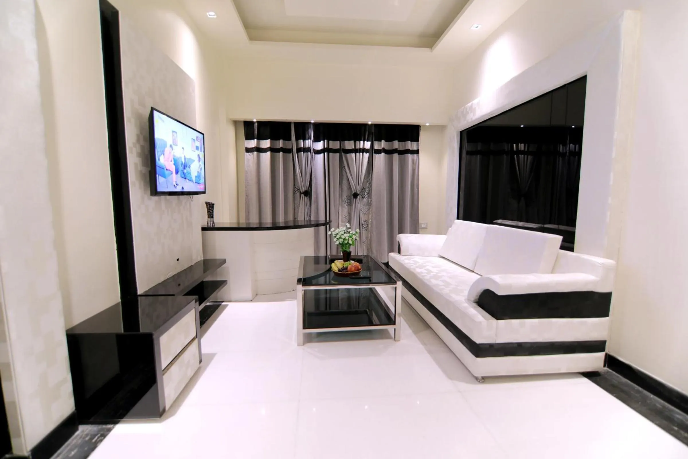 Living room, Bed in Udman Hotel Haridwar