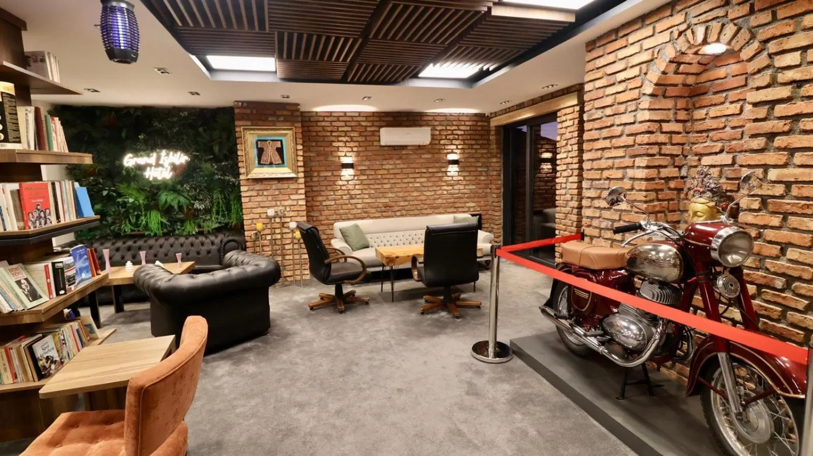 Library in işbilir hotel