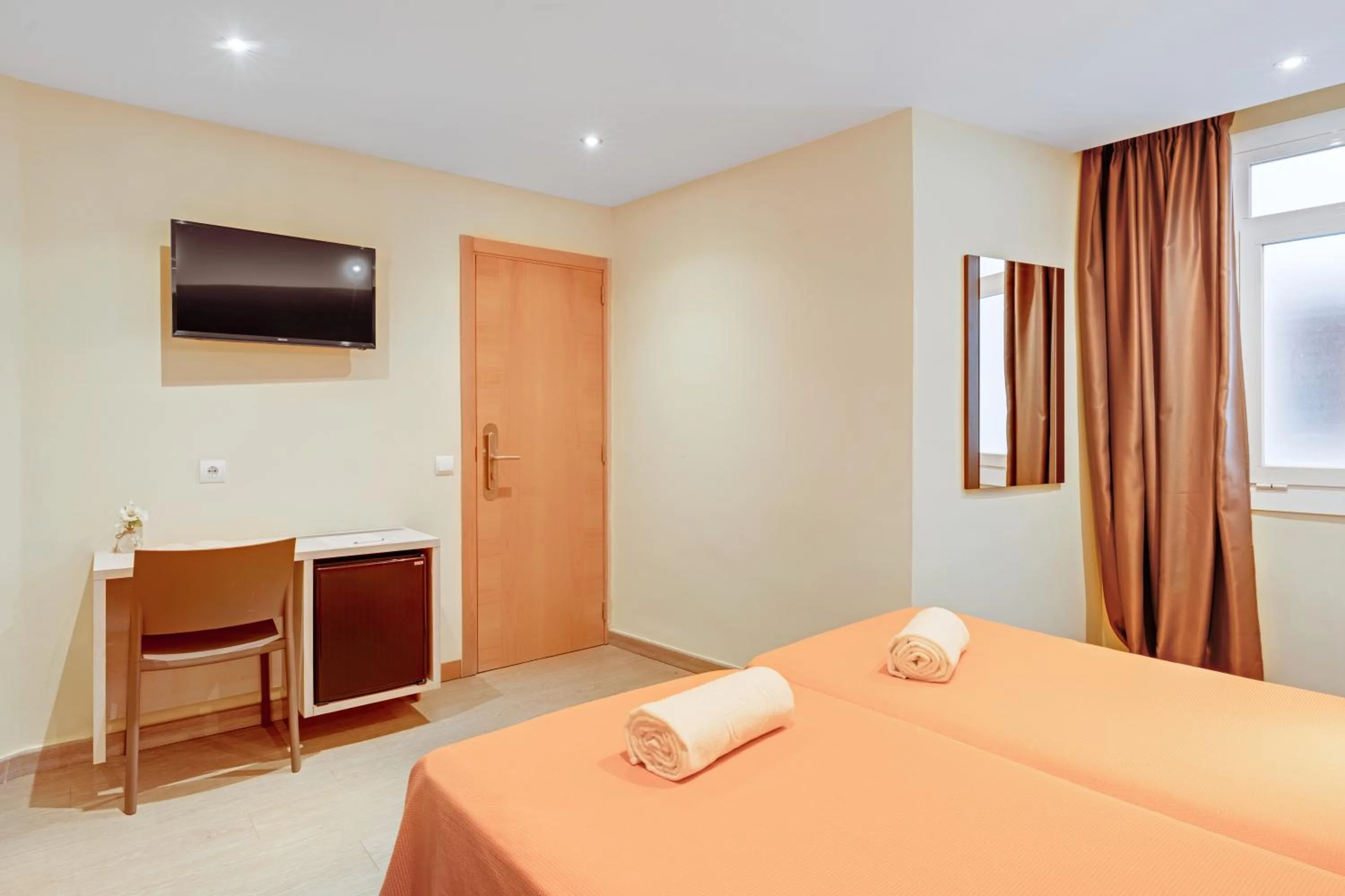 Bedroom, Bed in Abelux