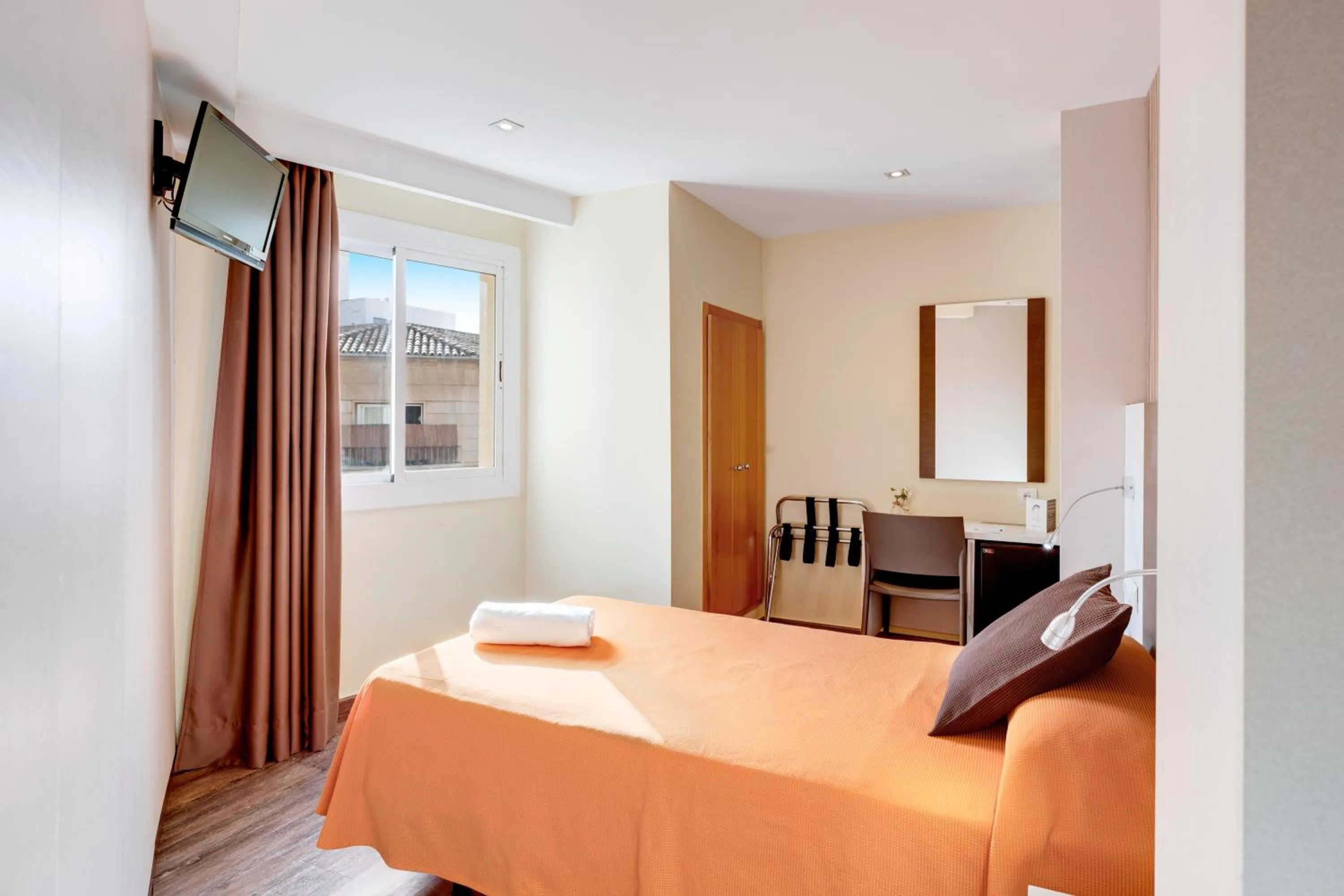 Bedroom, Bed in Abelux