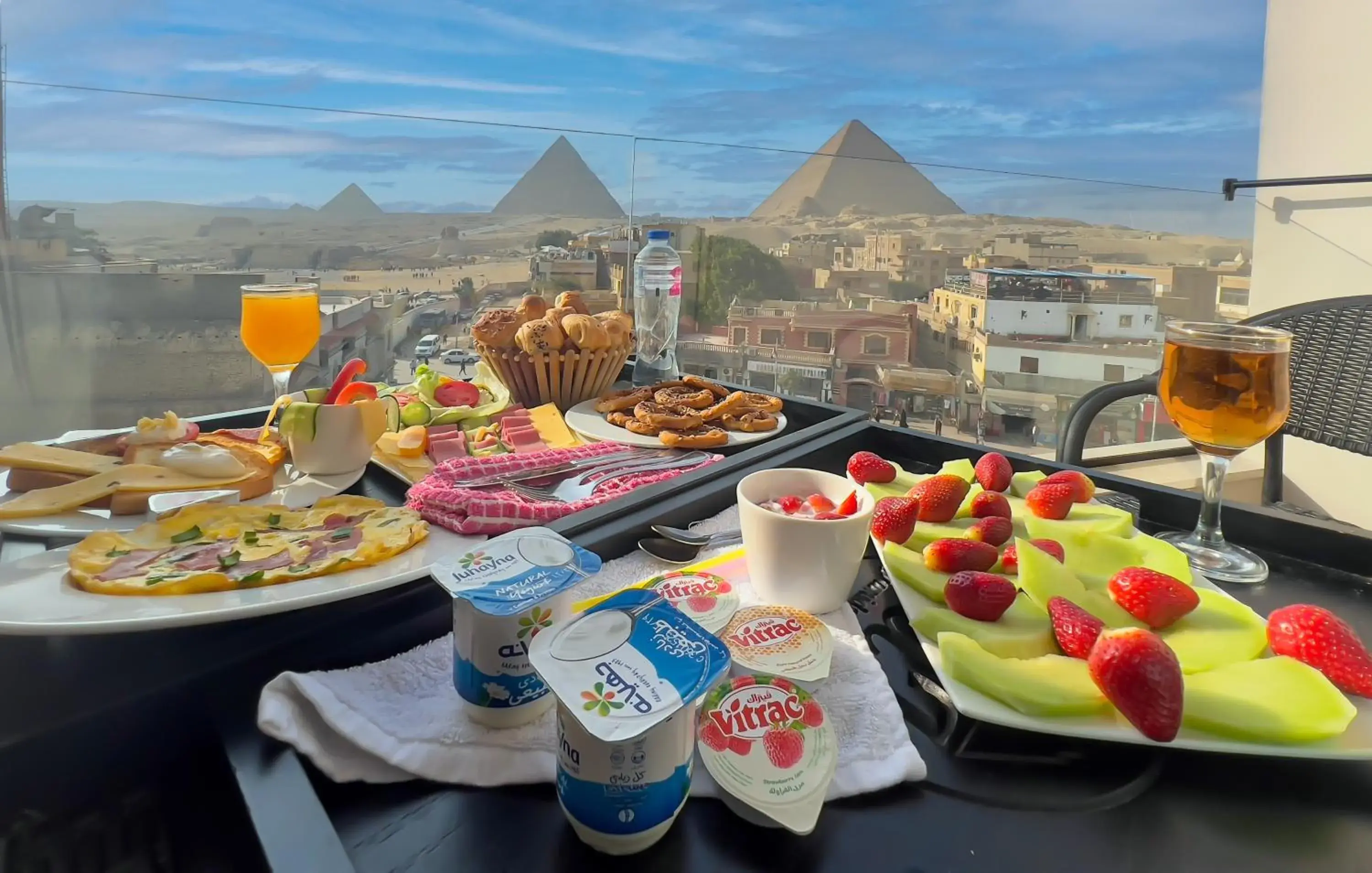 Breakfast in Sky Pyramids View