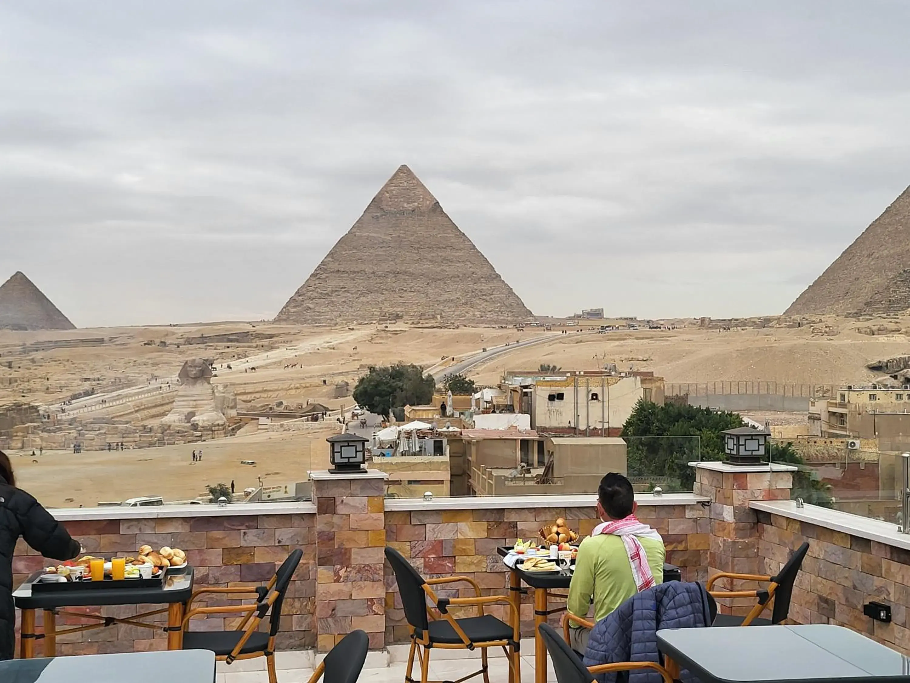 Restaurant/places to eat in Sky Pyramids View