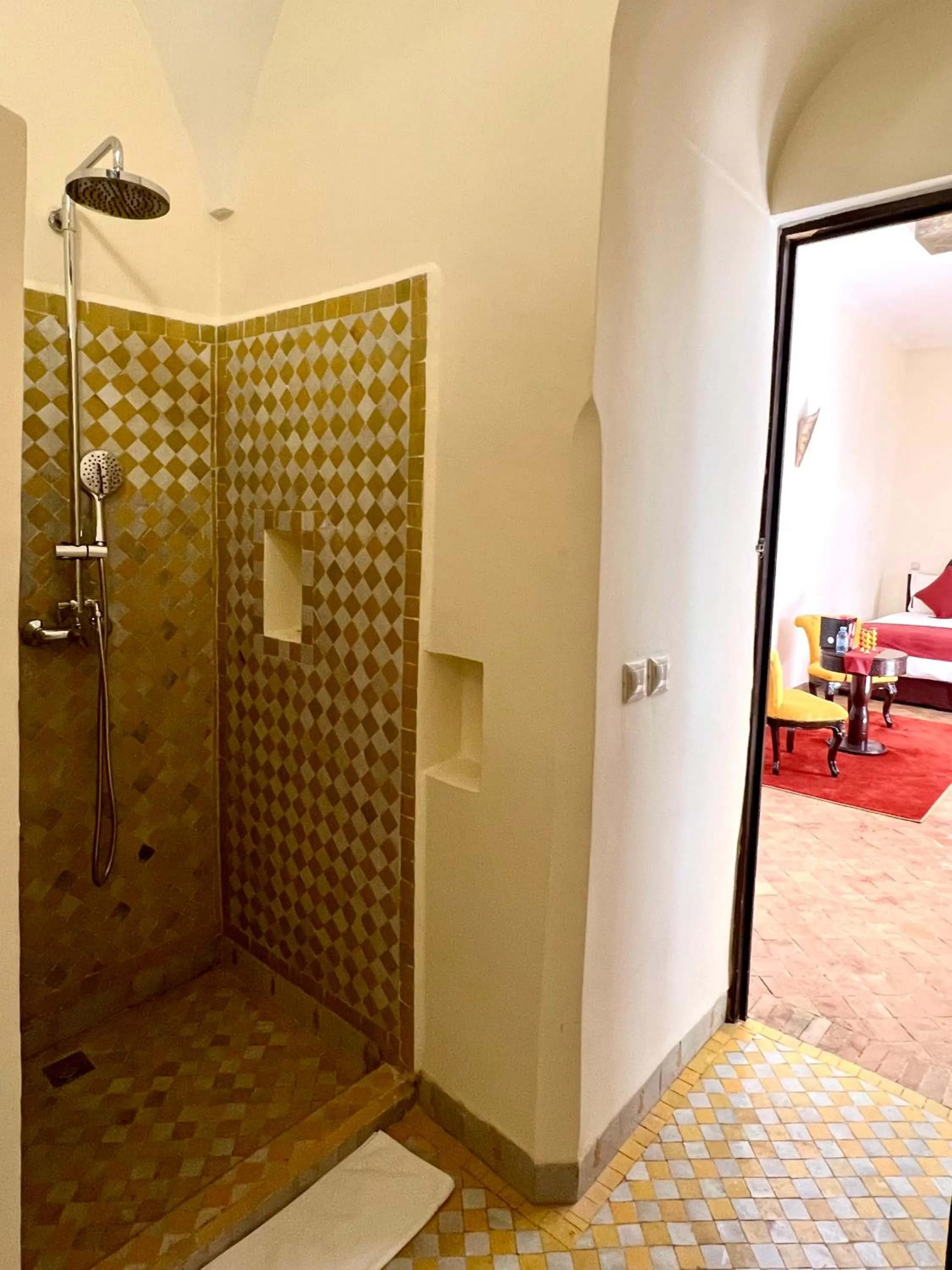 Shower, Bed in Riad Sassa Finda