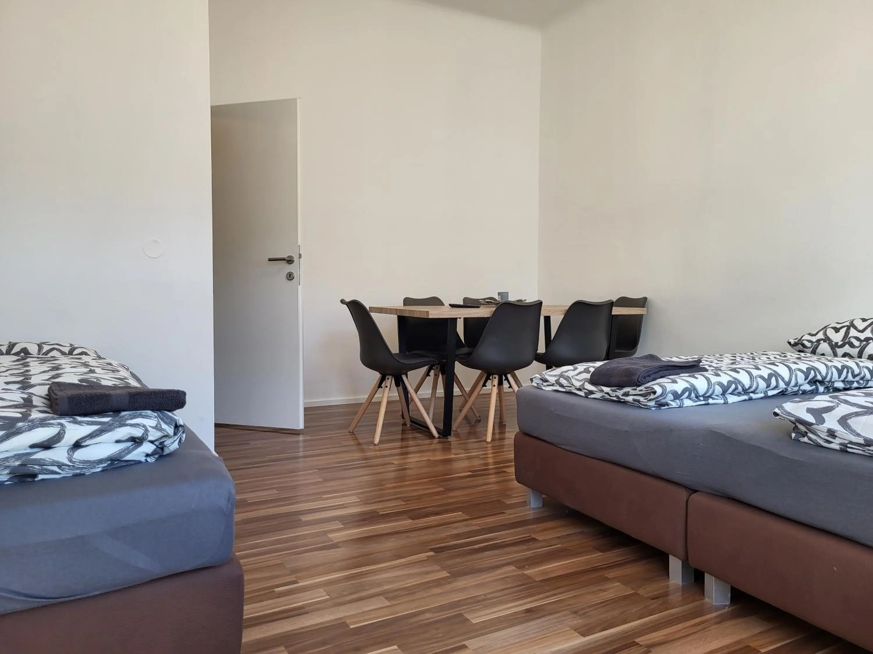 Bed in Apartment Schweglerstrasse - near Stadthalle