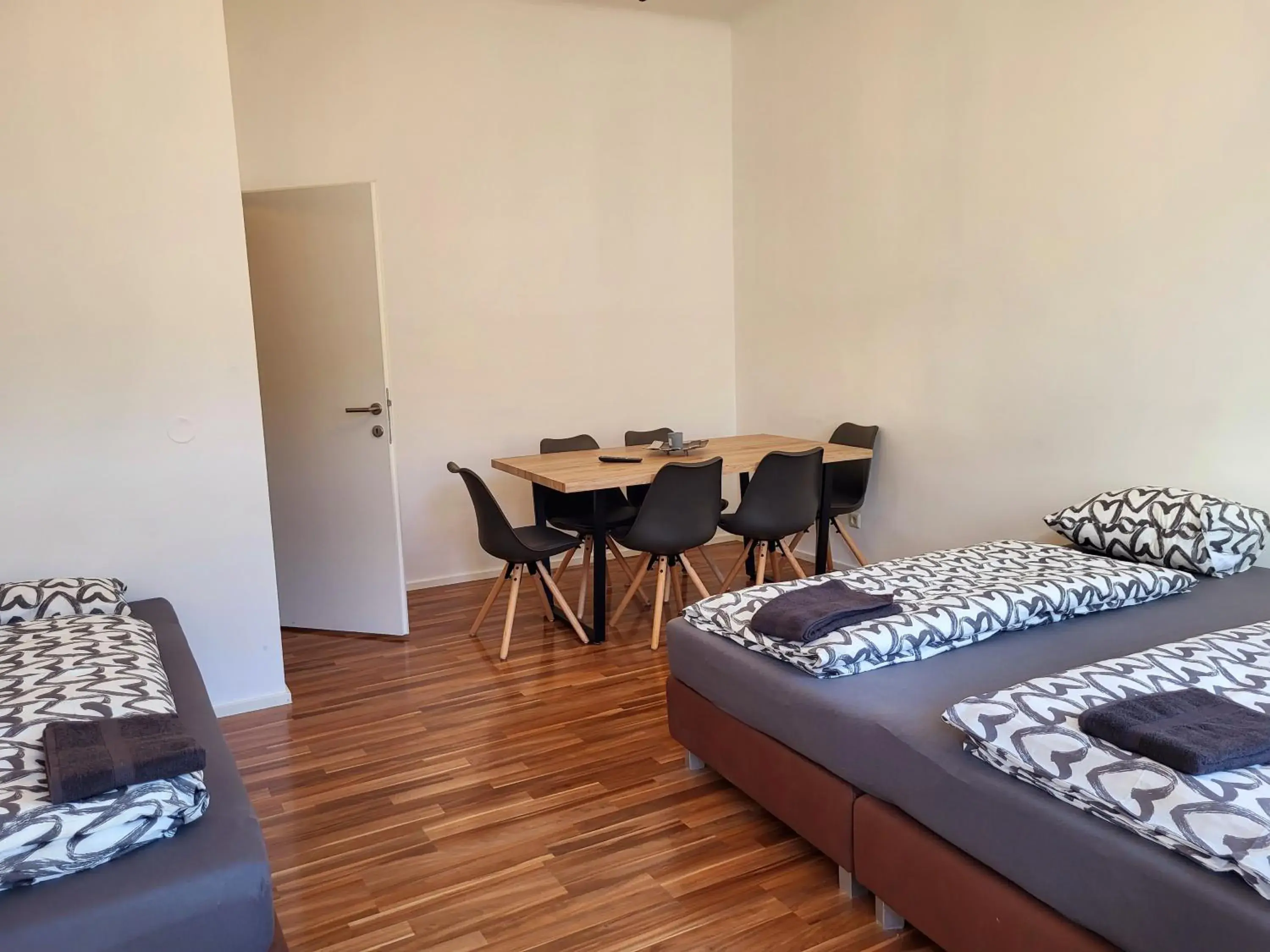 Bed in Apartment Schweglerstrasse - near Stadthalle Bed in Apartment Schweglerstrasse - near Stadthalle